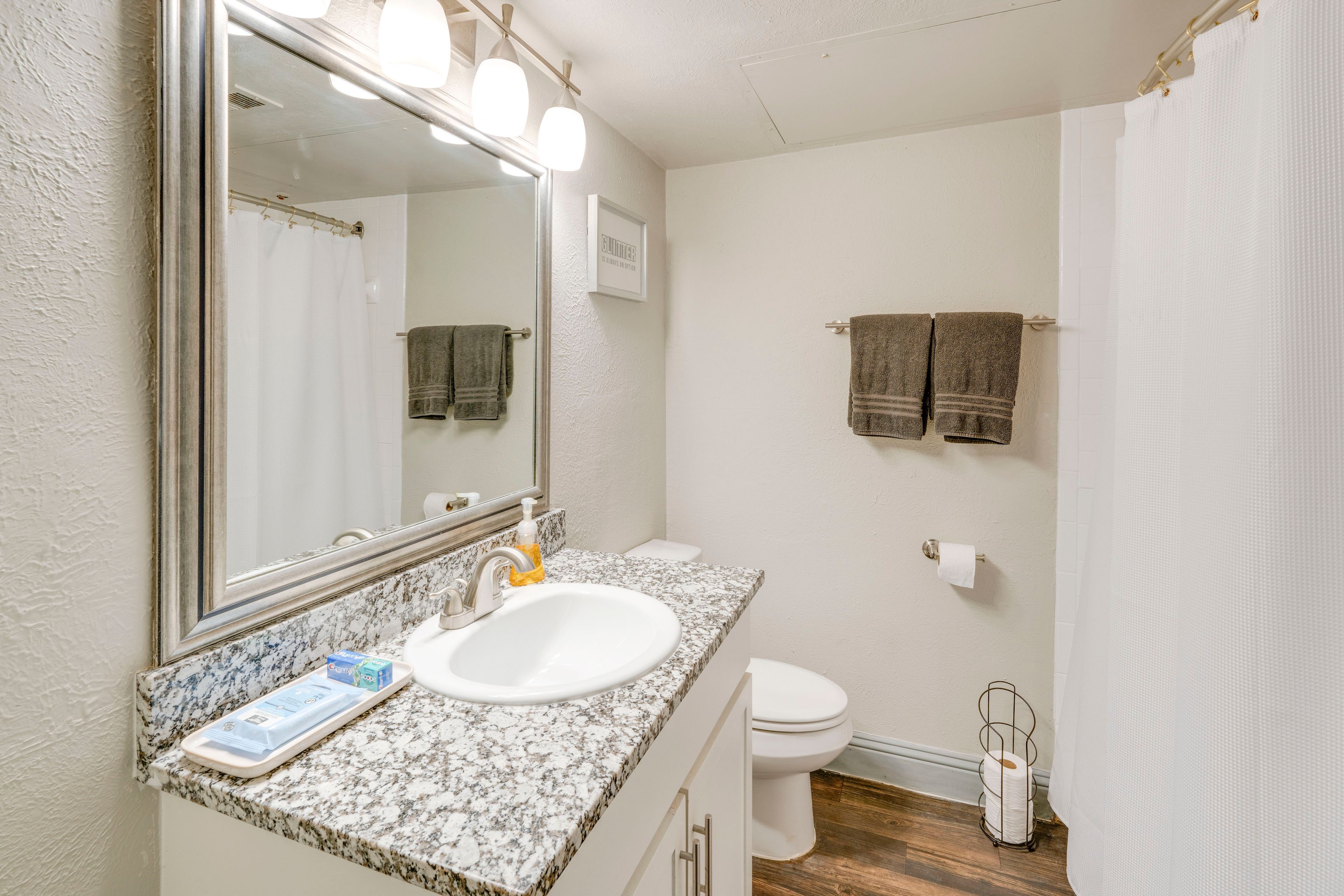 Full Bathroom | Complimentary Toiletries