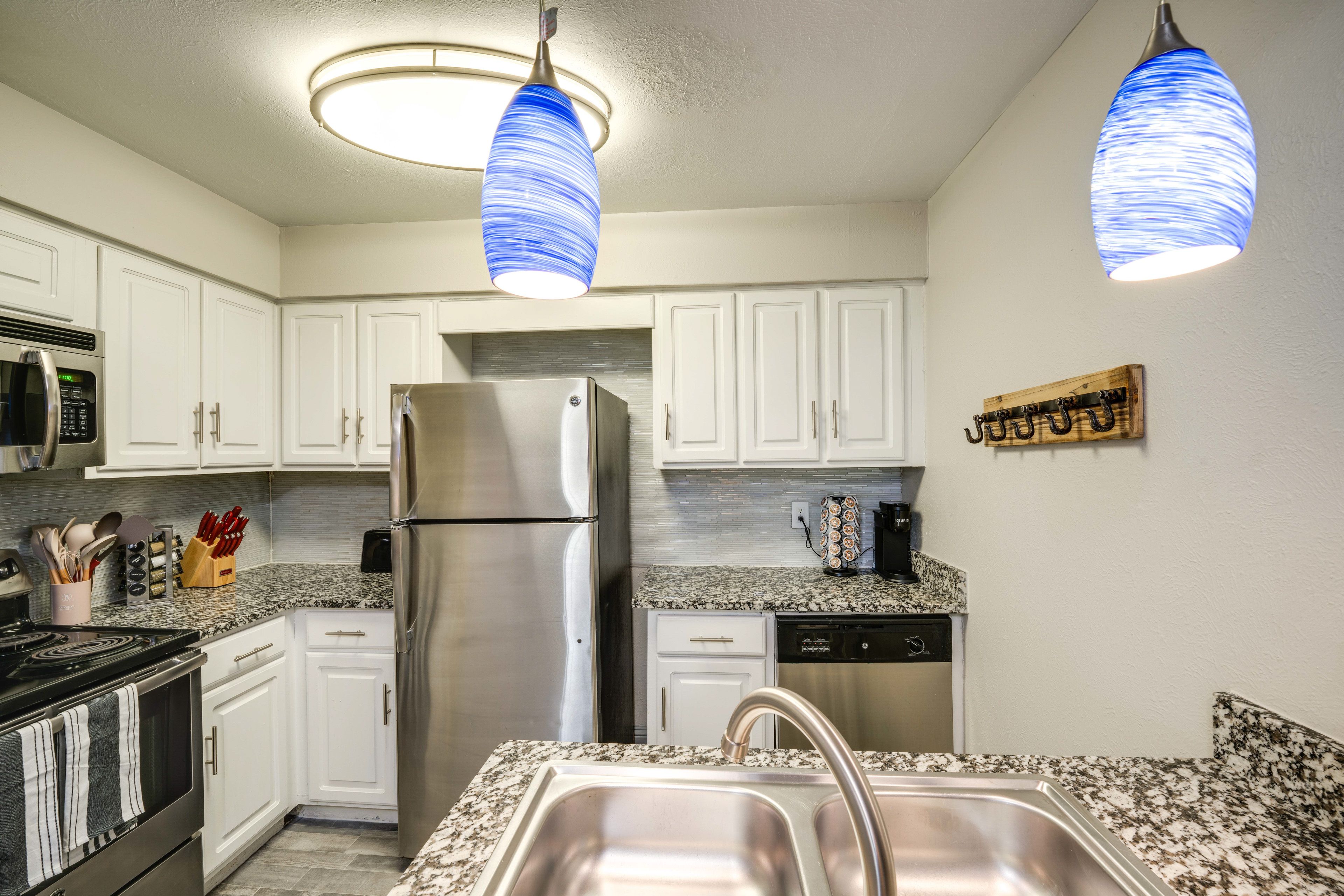 Kitchen | Keurig Coffee Maker | Toaster | Trash Bags & Paper Towels