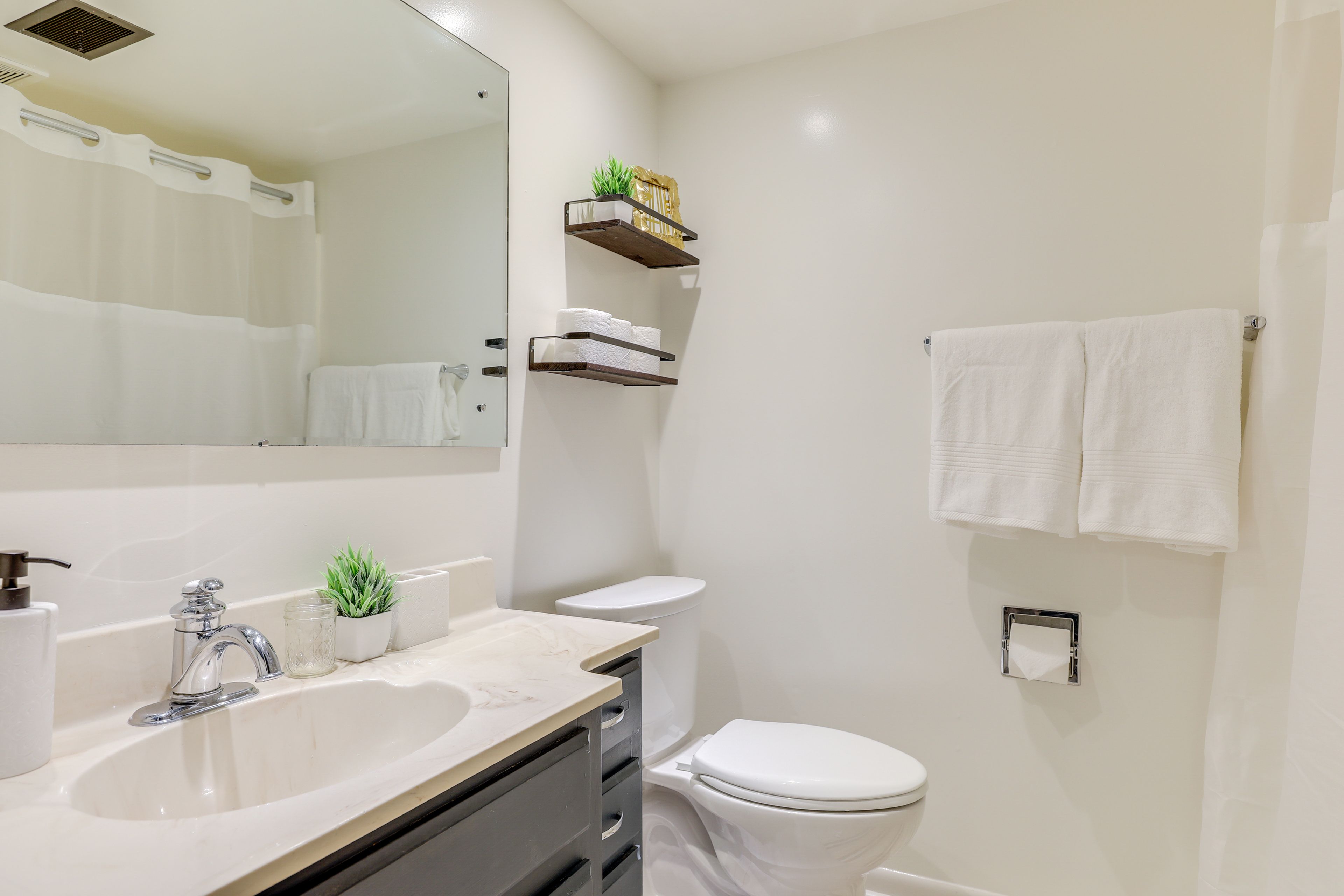 Full Bathroom | Lower Level | Complimentary Toiletries
