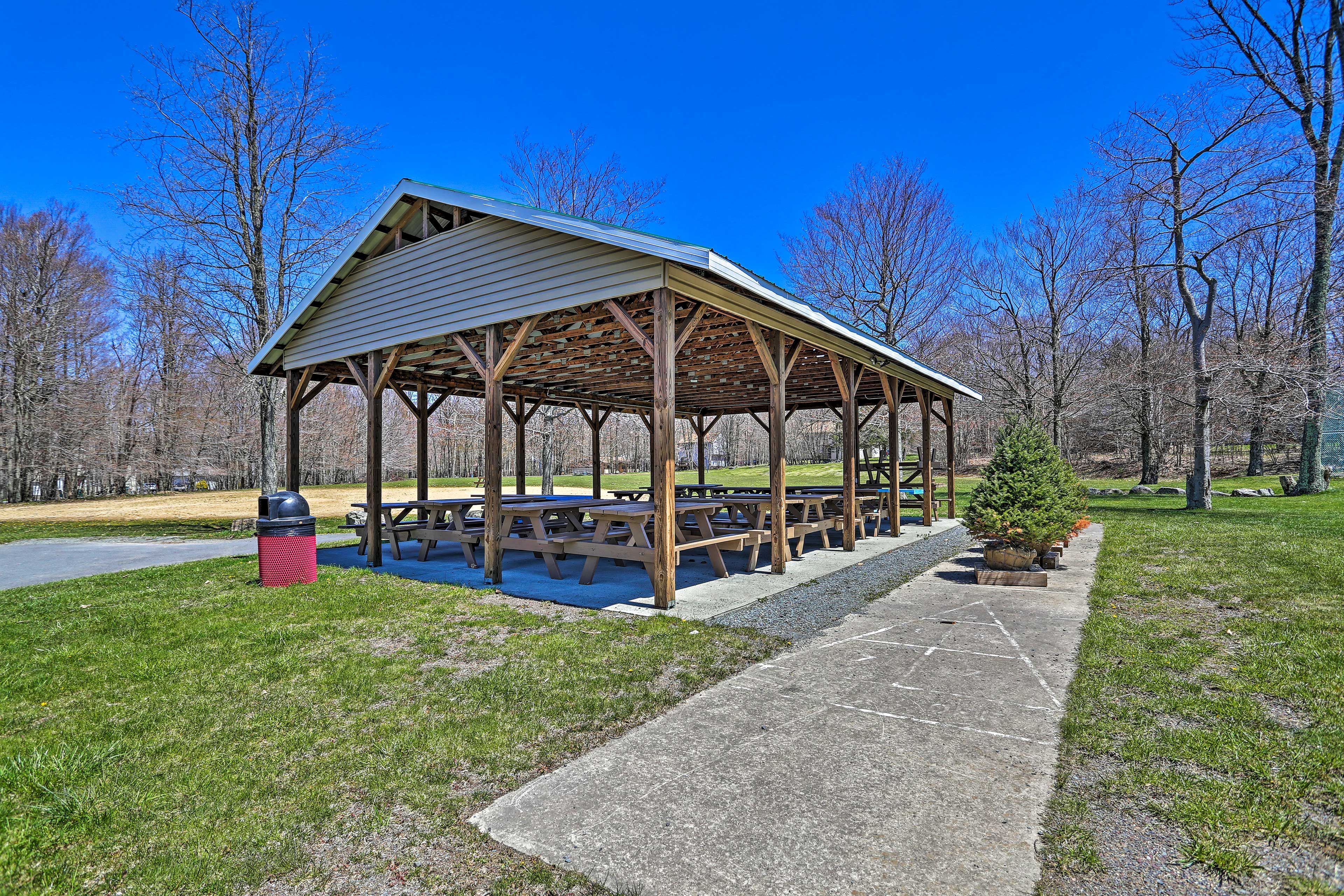 A Pocono Country Place | Picnic Area