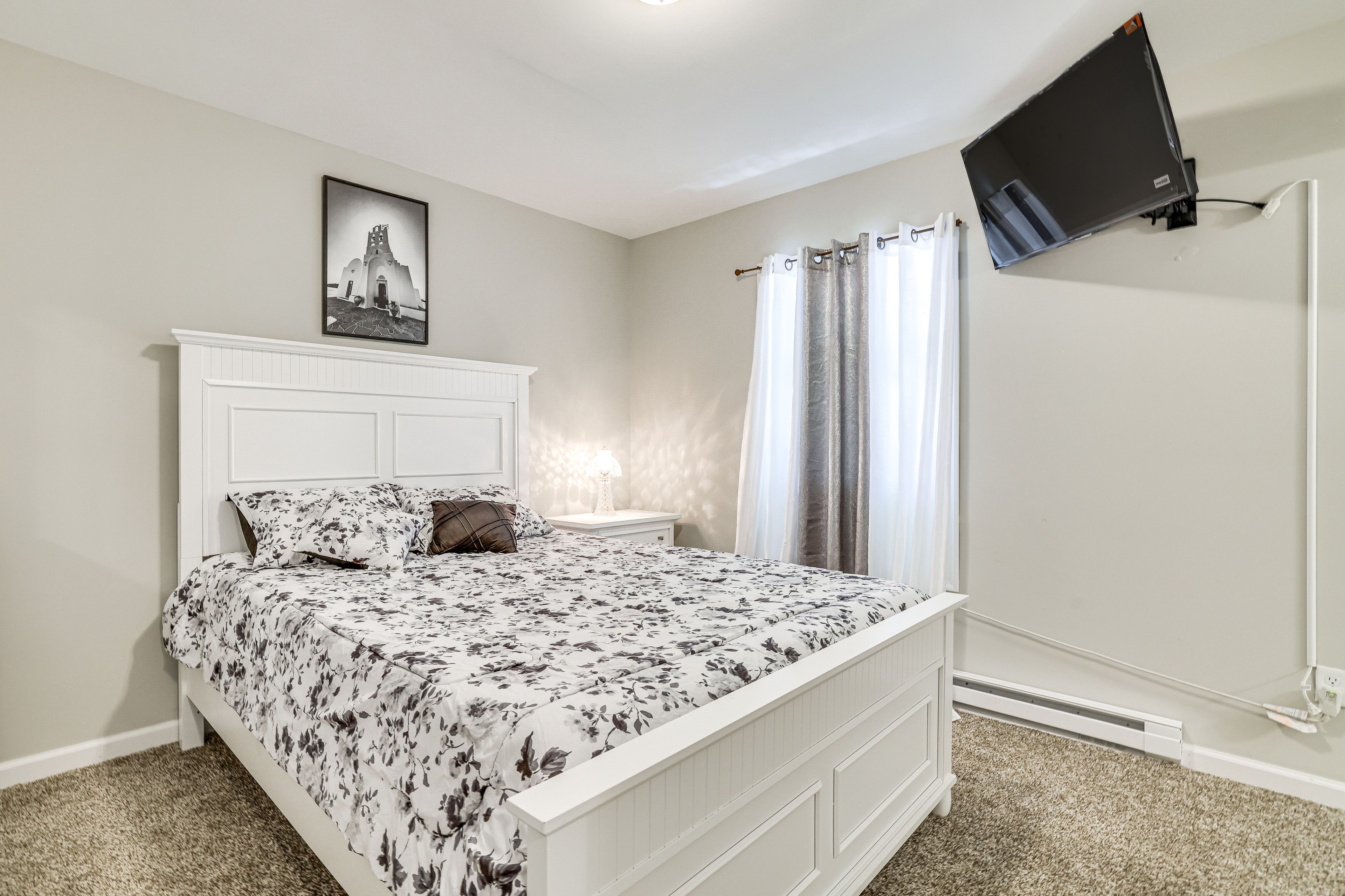Bedroom 1 | Main Floor | Queen Bed