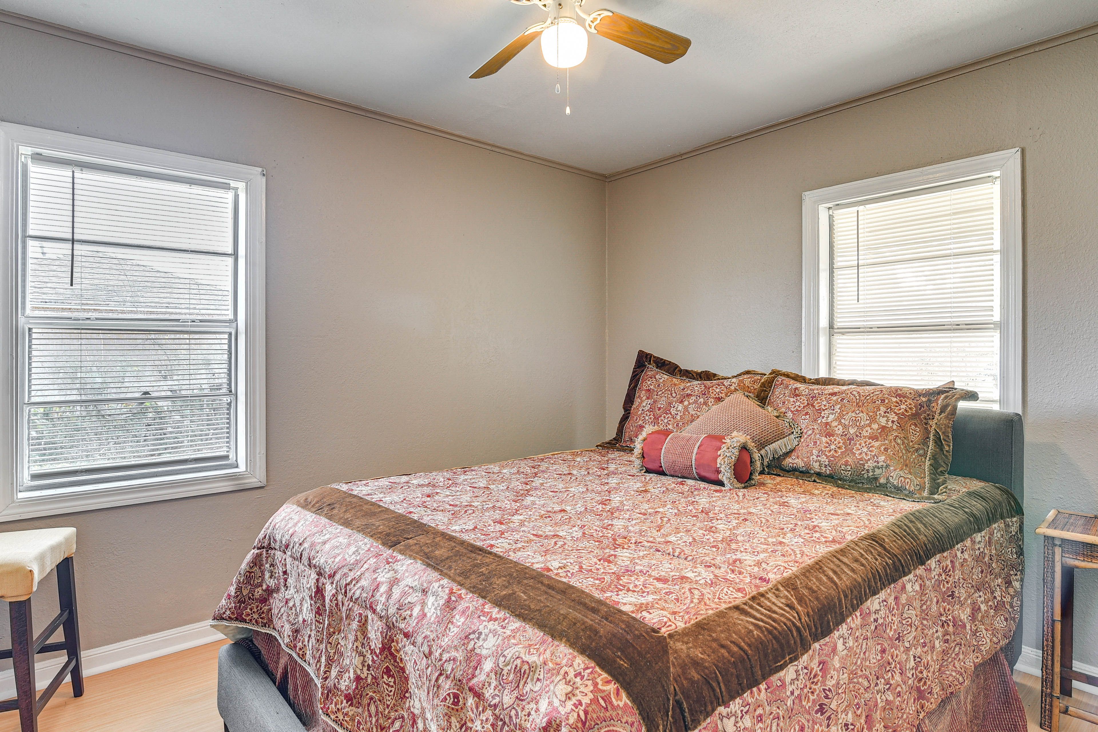 Bedroom 2 | Queen Bed