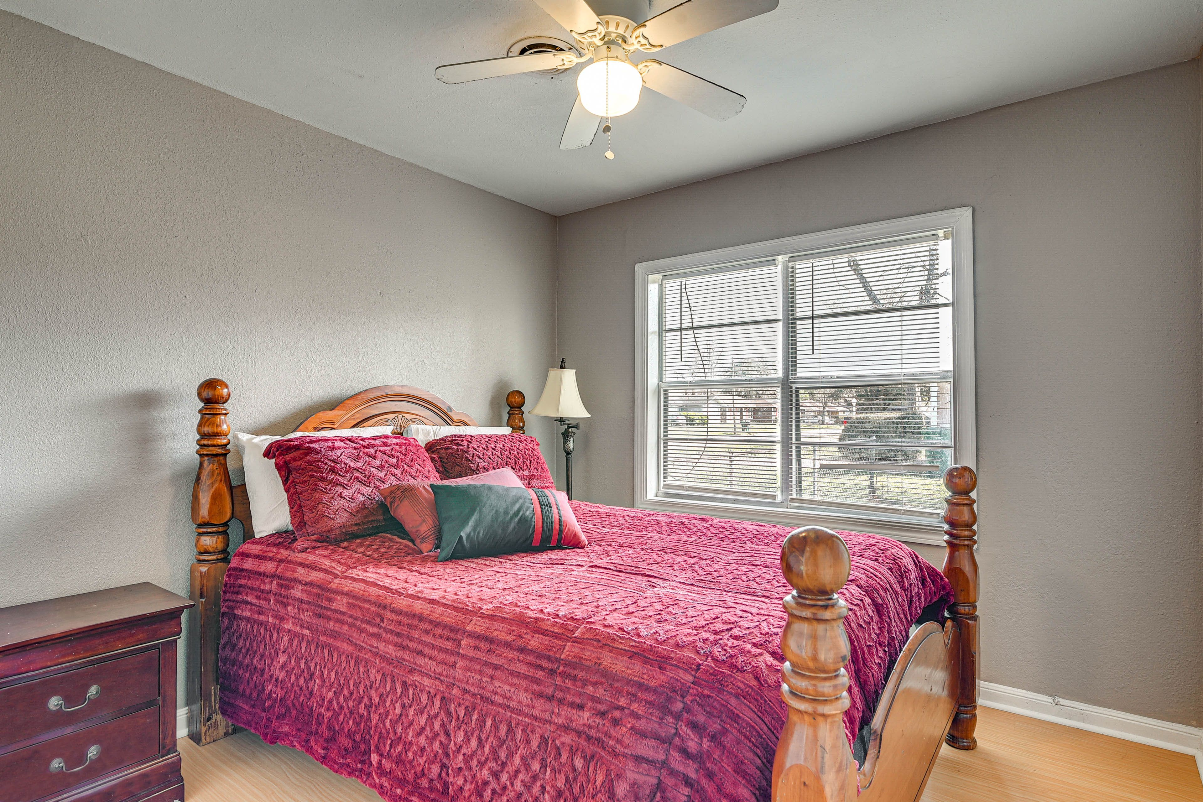 Bedroom 3 | Queen Bed