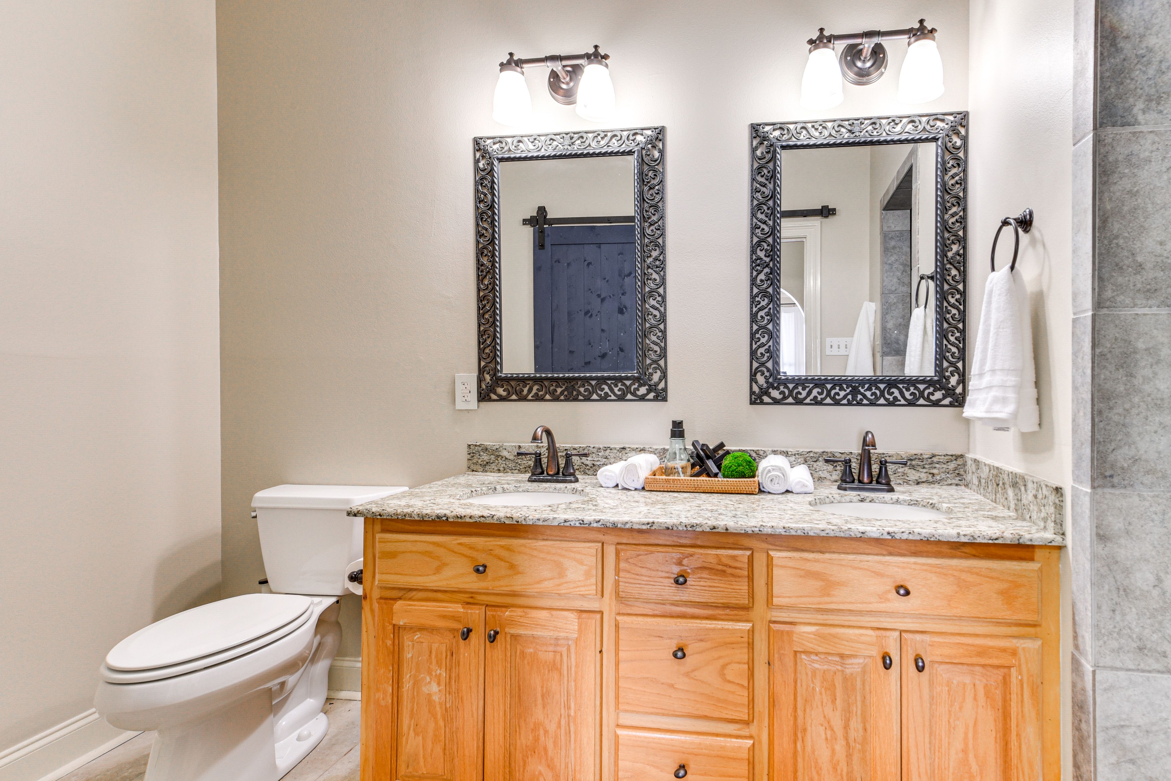 En-Suite Bathroom | Towels Provided