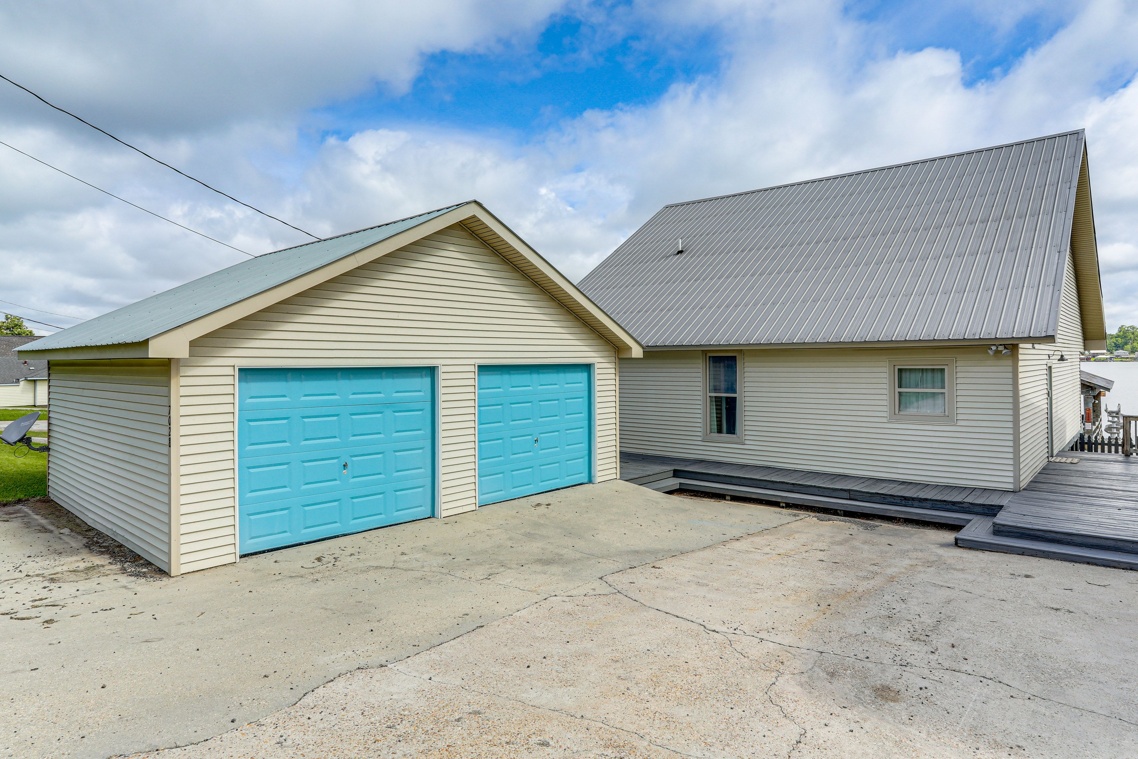 Parking | Driveway (2 Vehicles) | Free Street Parking | Boat Parking Allowed