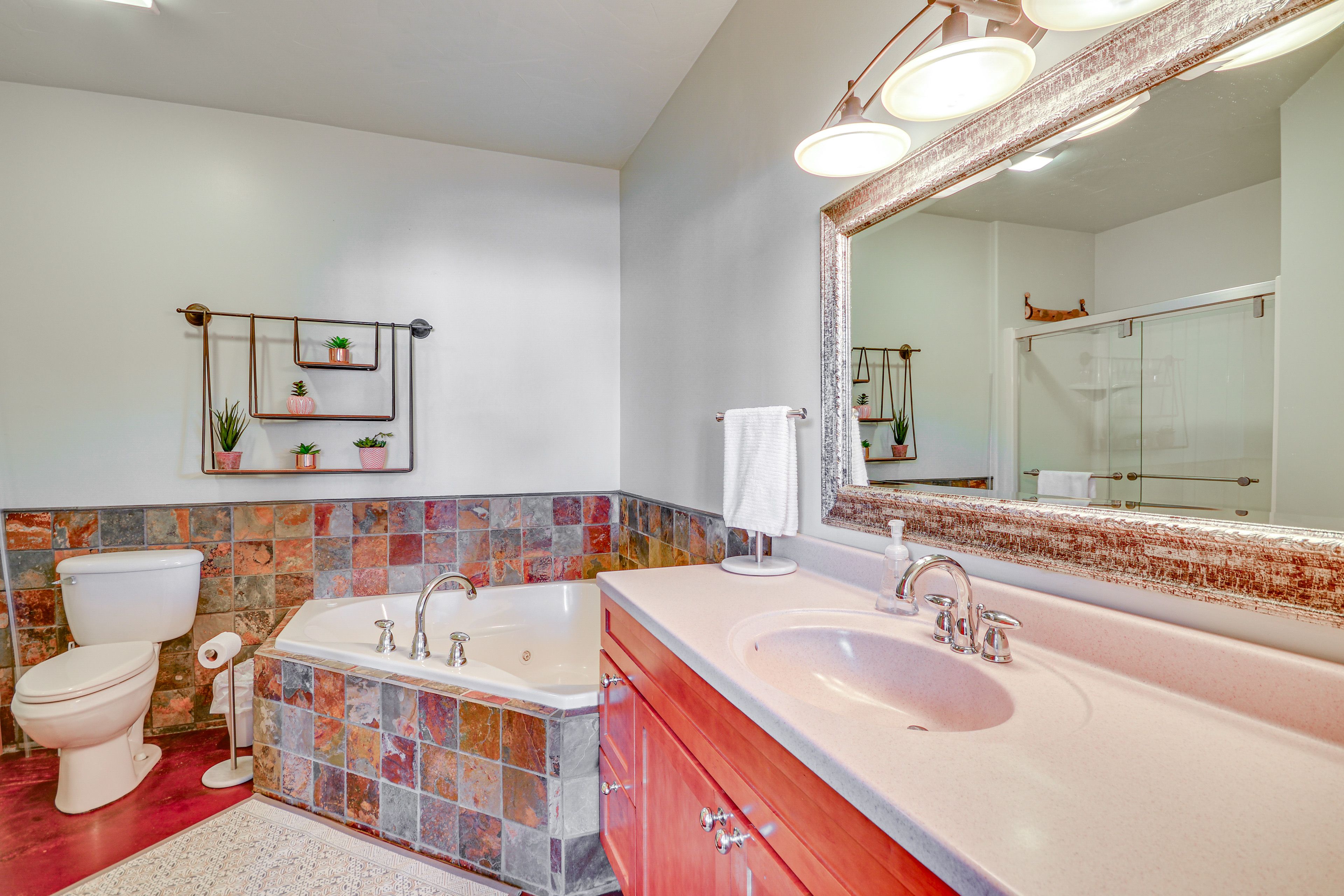 En-Suite Bathroom | Jetted Tub
