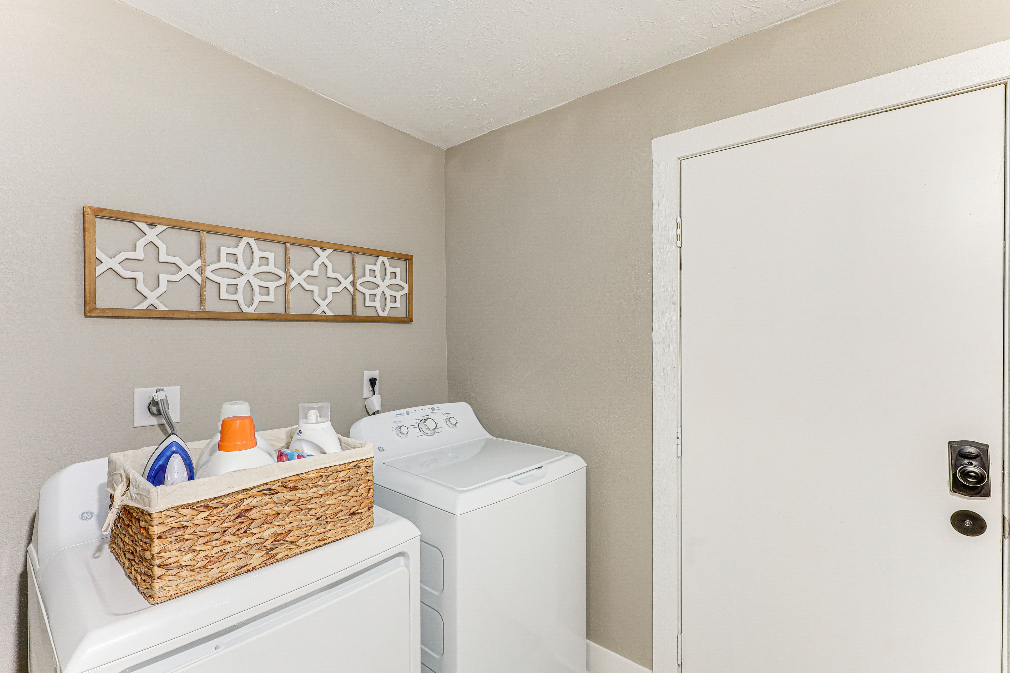 Laundry Room | Washer/Dryer
