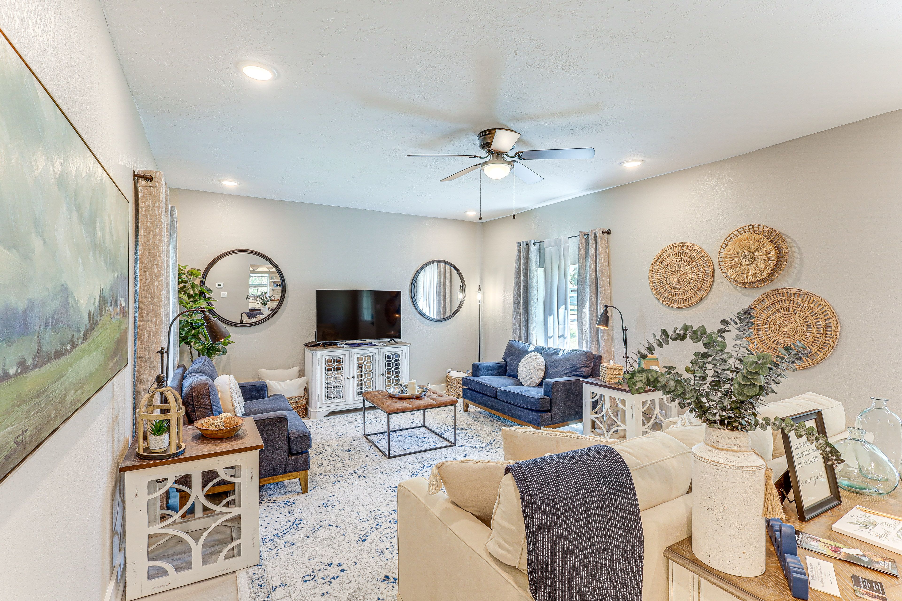 Living Room | Central A/C & Heating | Free WiFi | Queen Sleeper Sofa