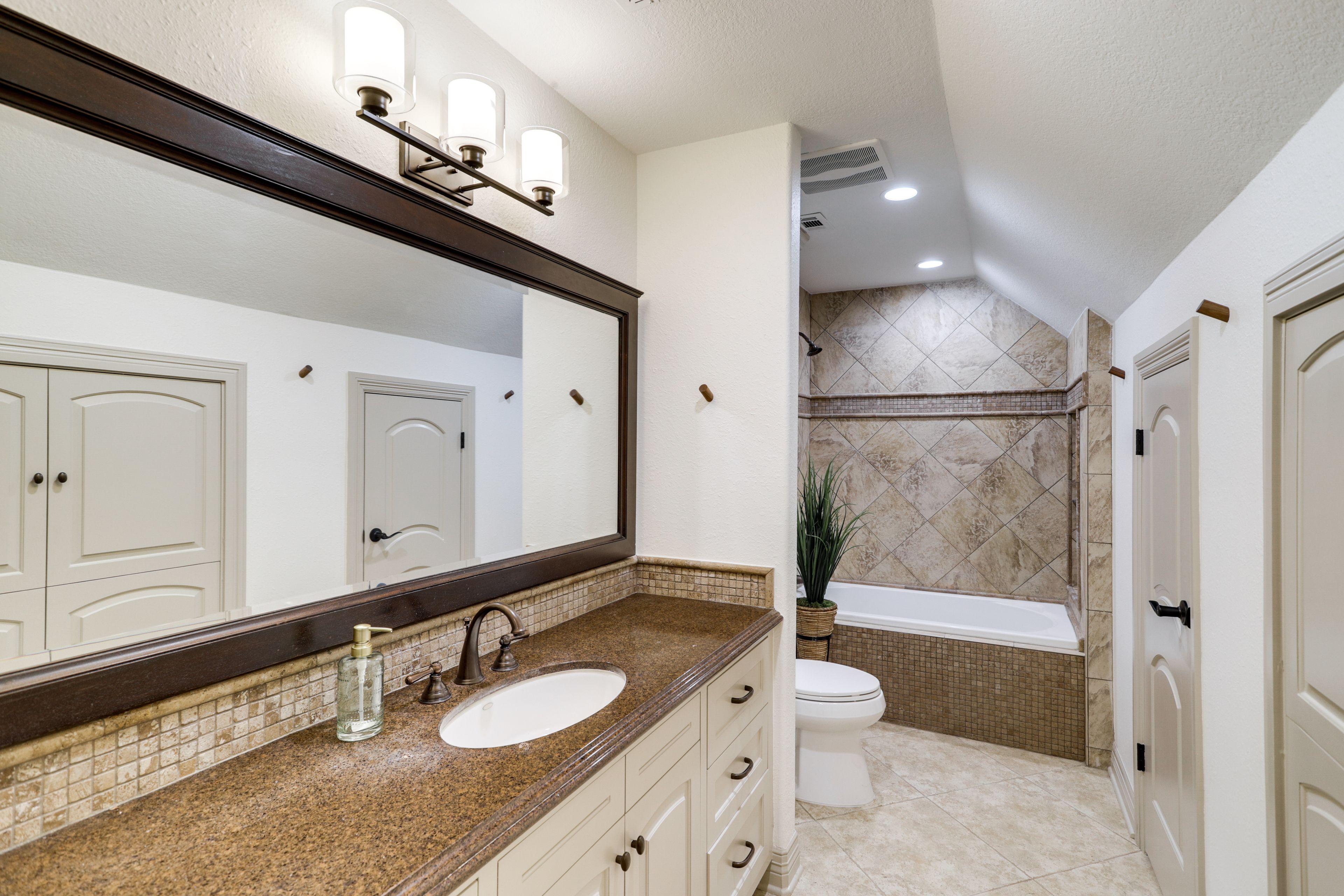 Bathroom | 1st Floor