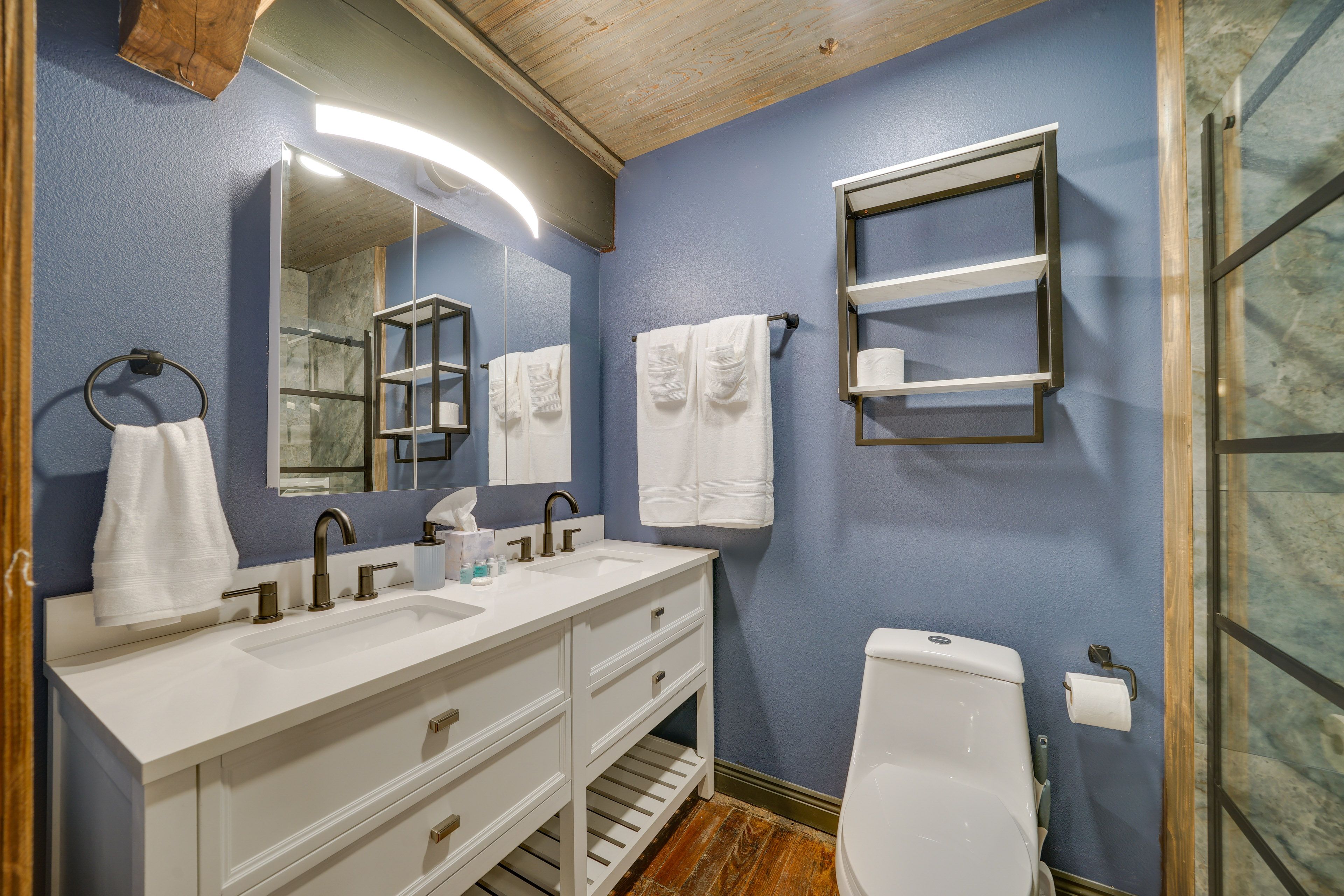 Bathroom | Complimentary Toiletries | Towels Provided | Walk-In Shower