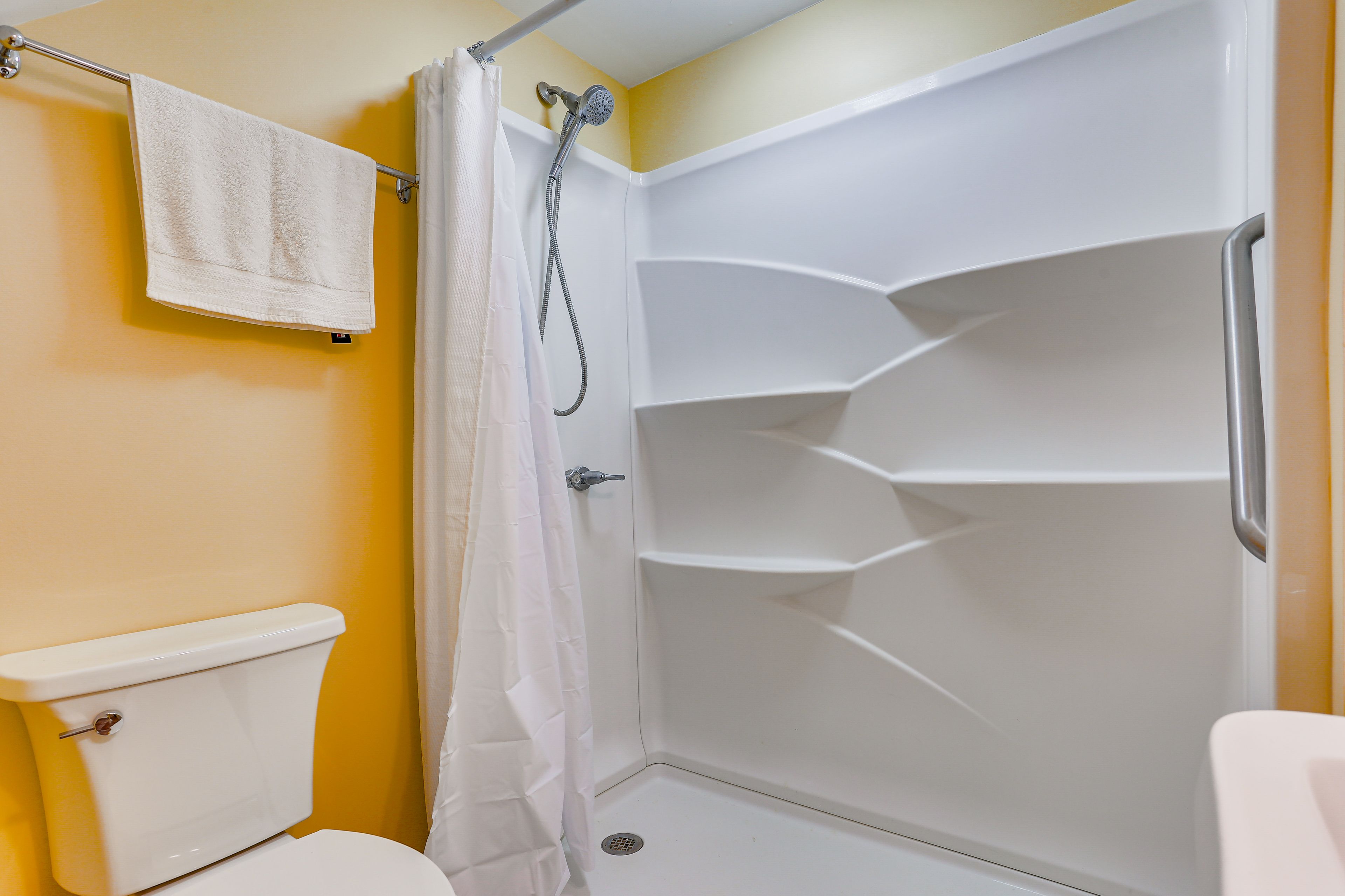Full Bathroom | 1st Floor