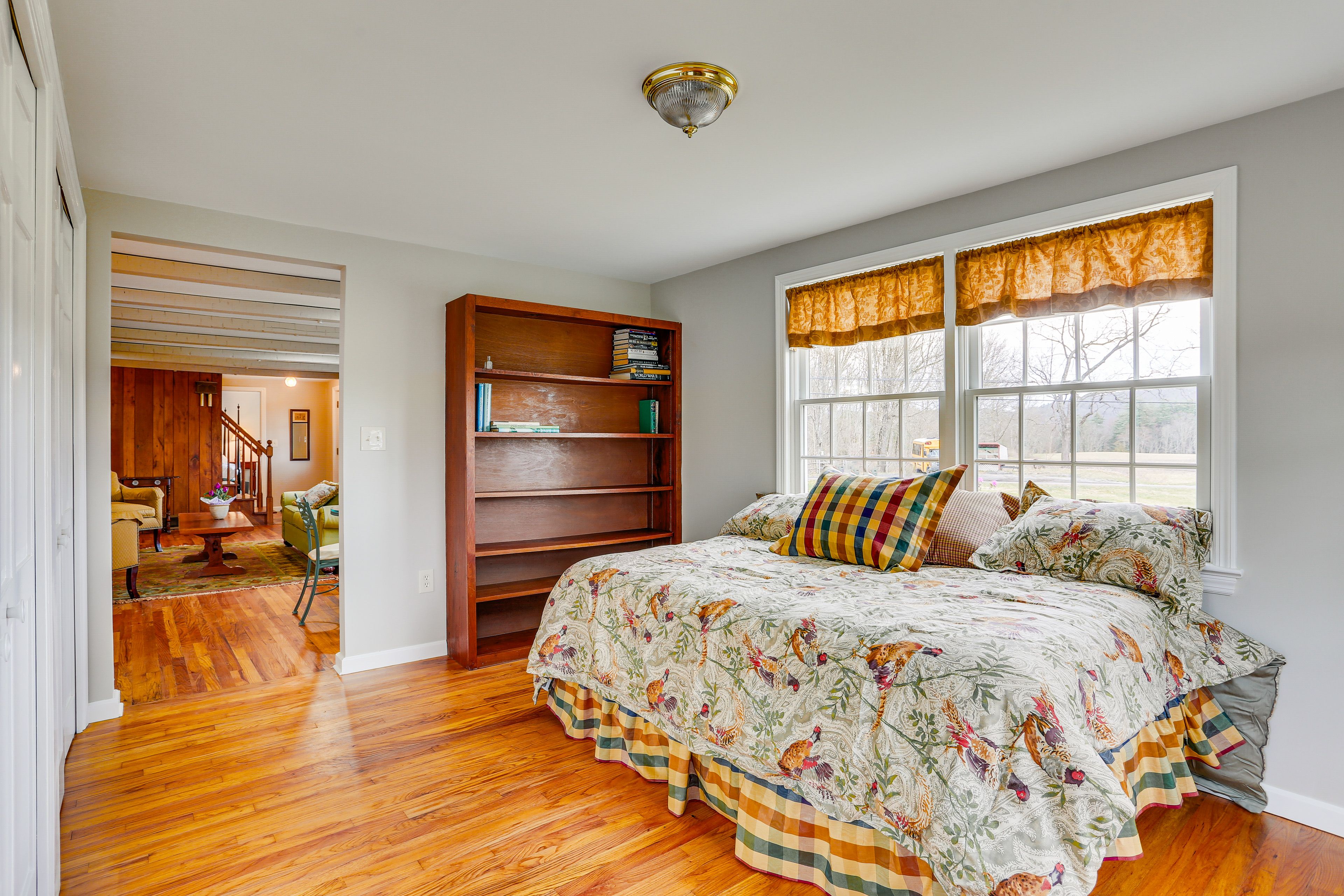 Den | 1st Floor | Full Bed