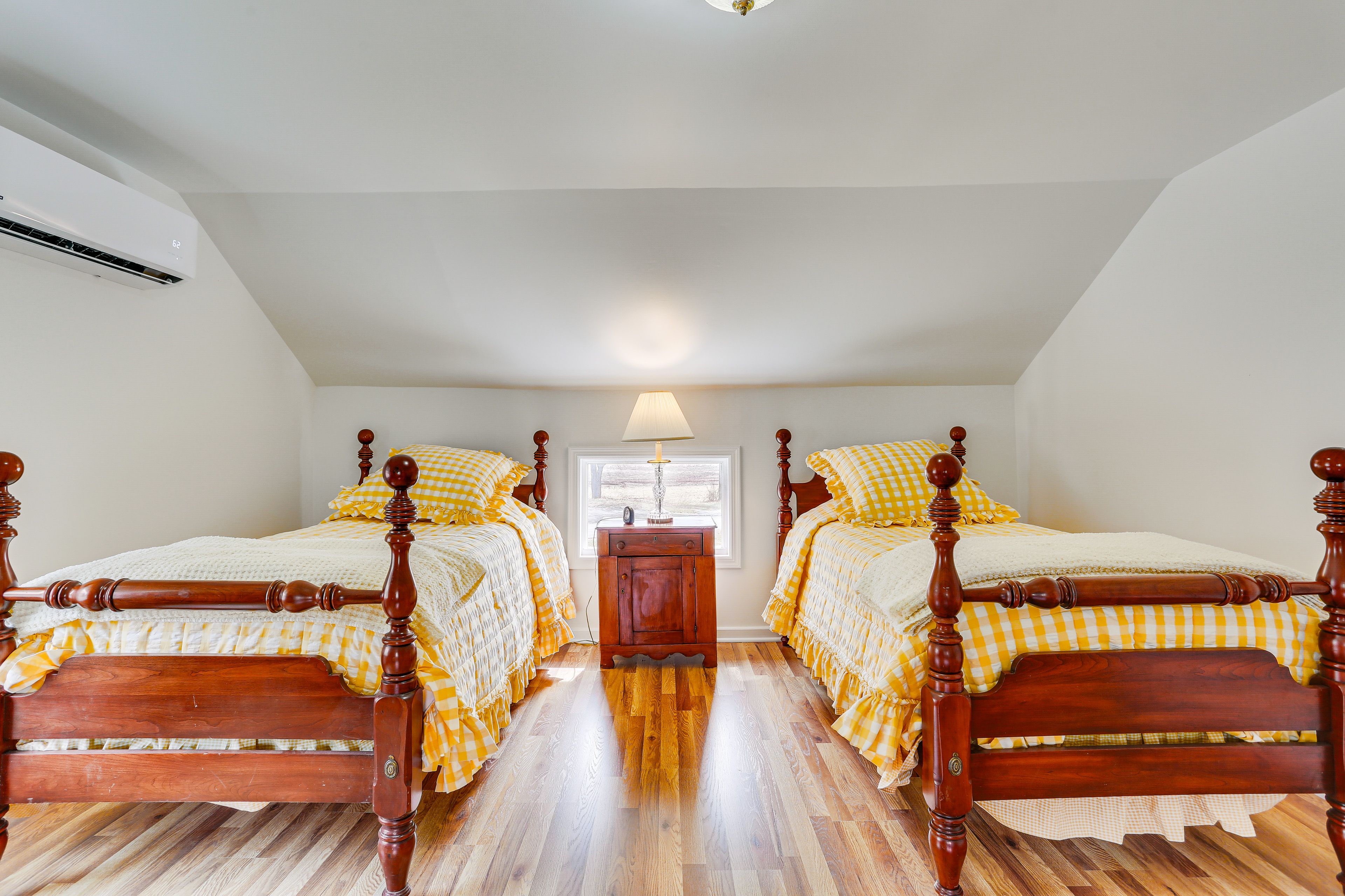 Bedroom 2 | 2nd Floor | 2 Twin Beds
