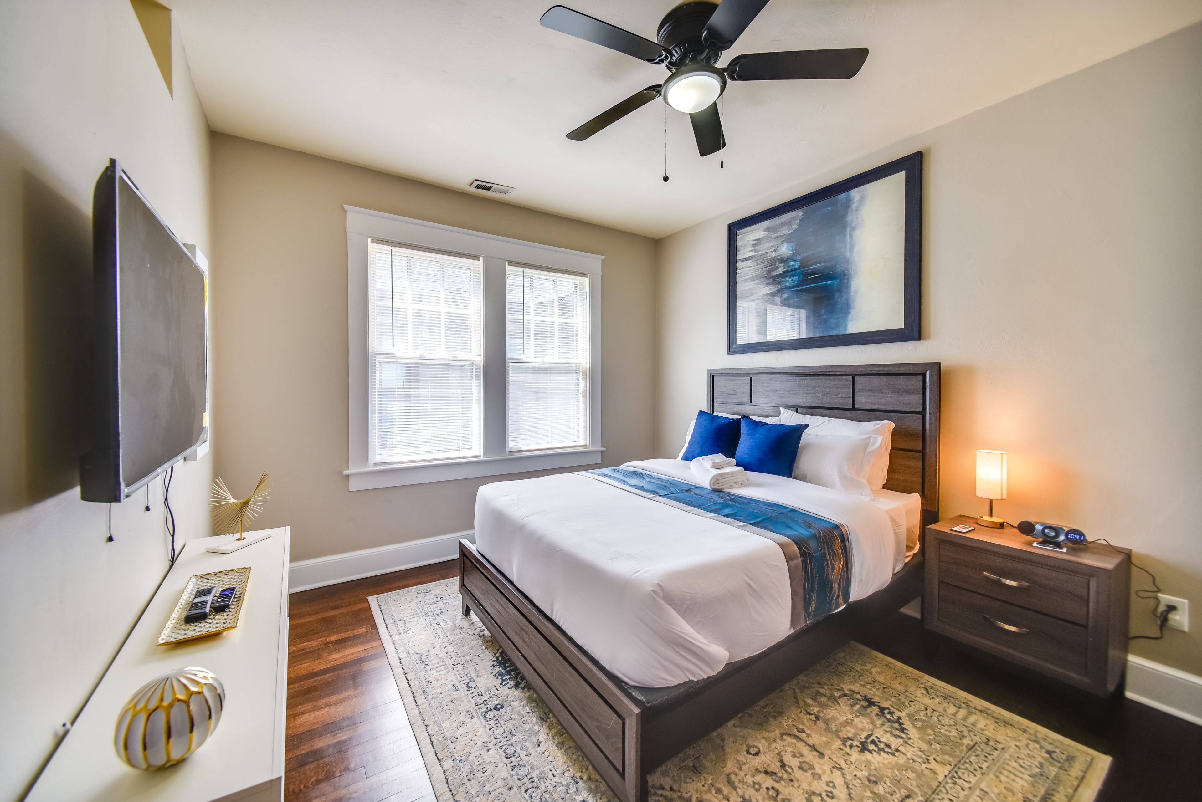 Bedroom 2 | Queen Bed