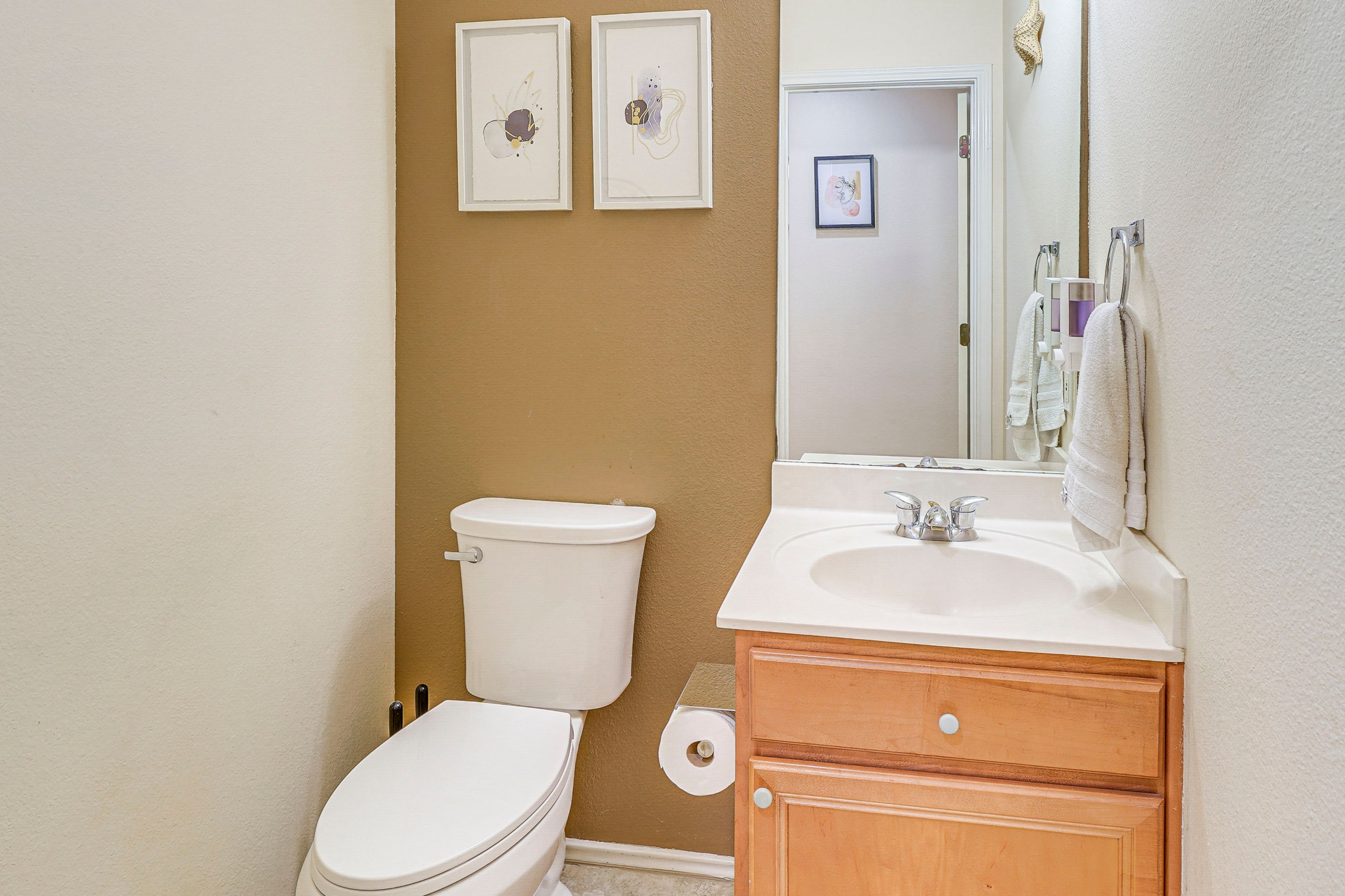 Half Bathroom | 1st Floor