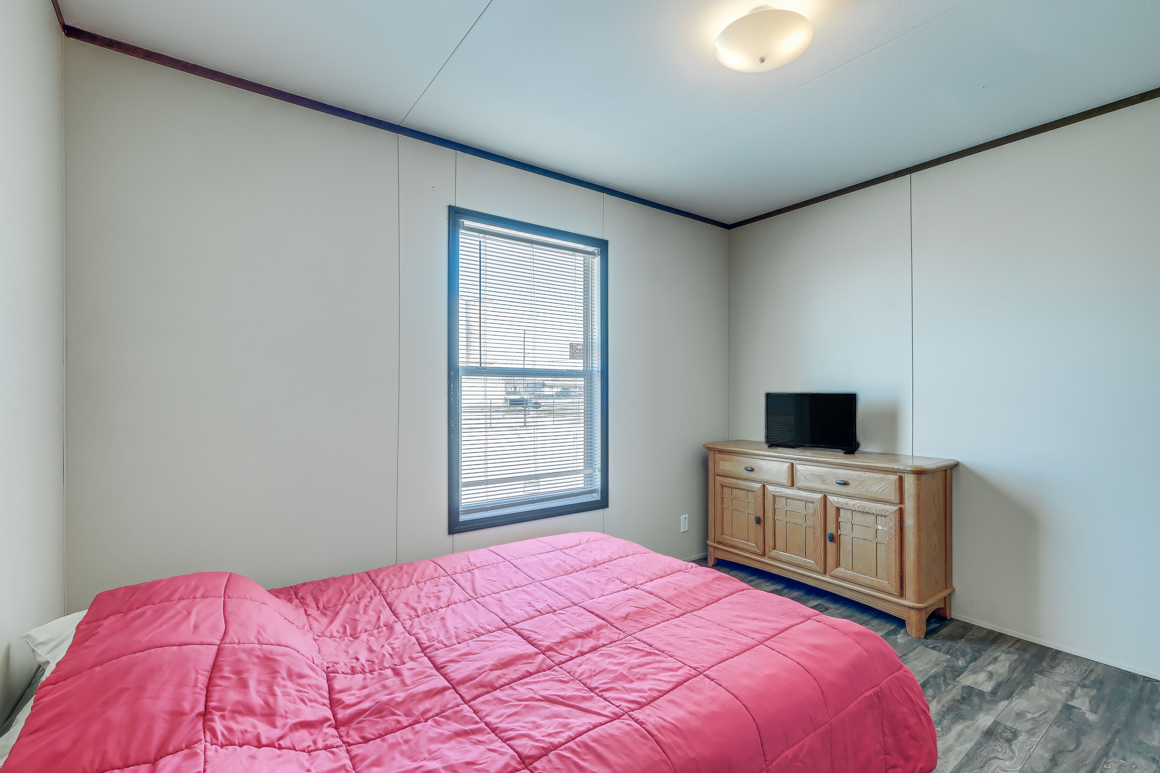 Bedroom 1 | Queen Bed | En-Suite Bathroom