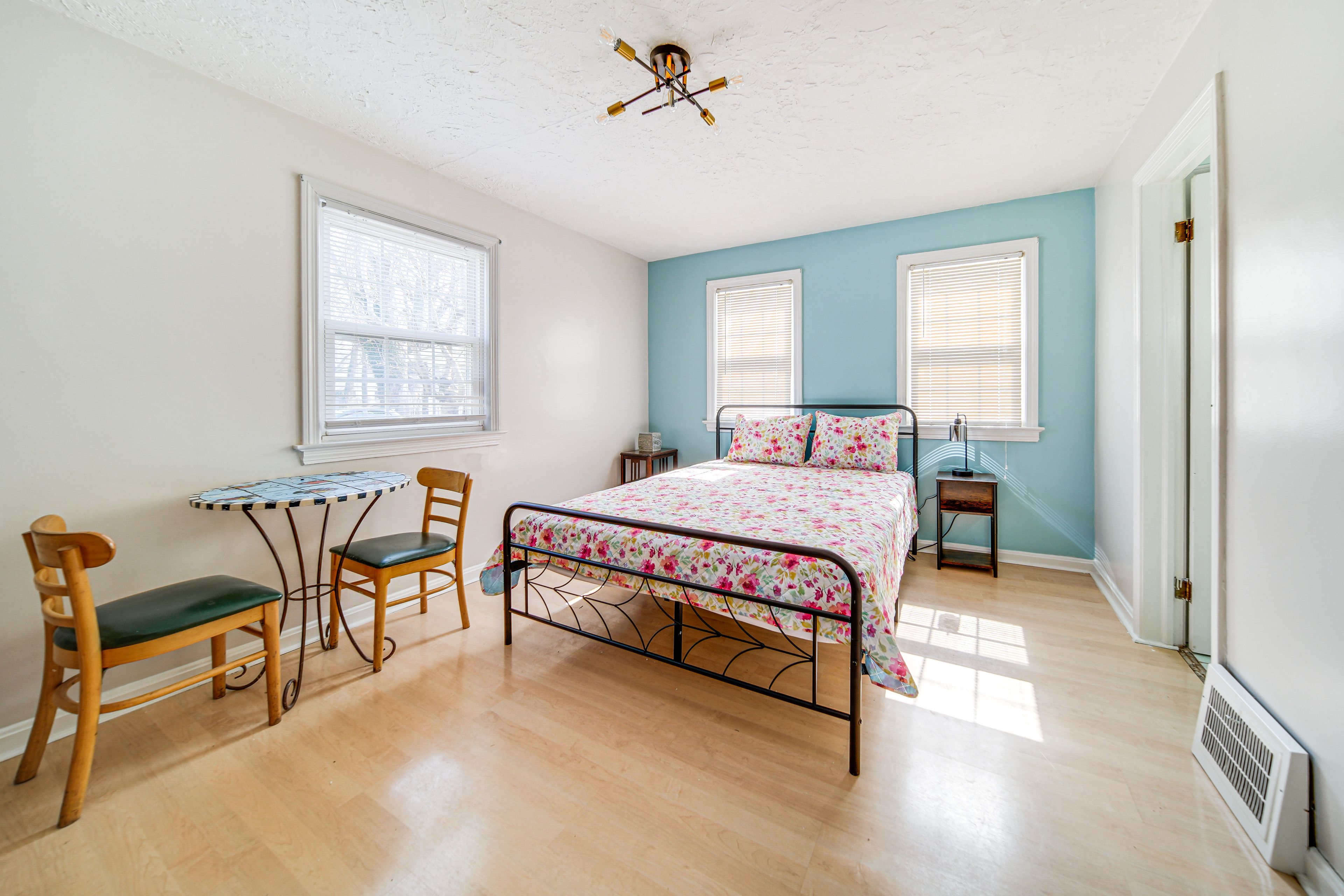 Bedroom 1 | 1st Floor | Queen Bed | Linens Provided | Flat-Screen TV