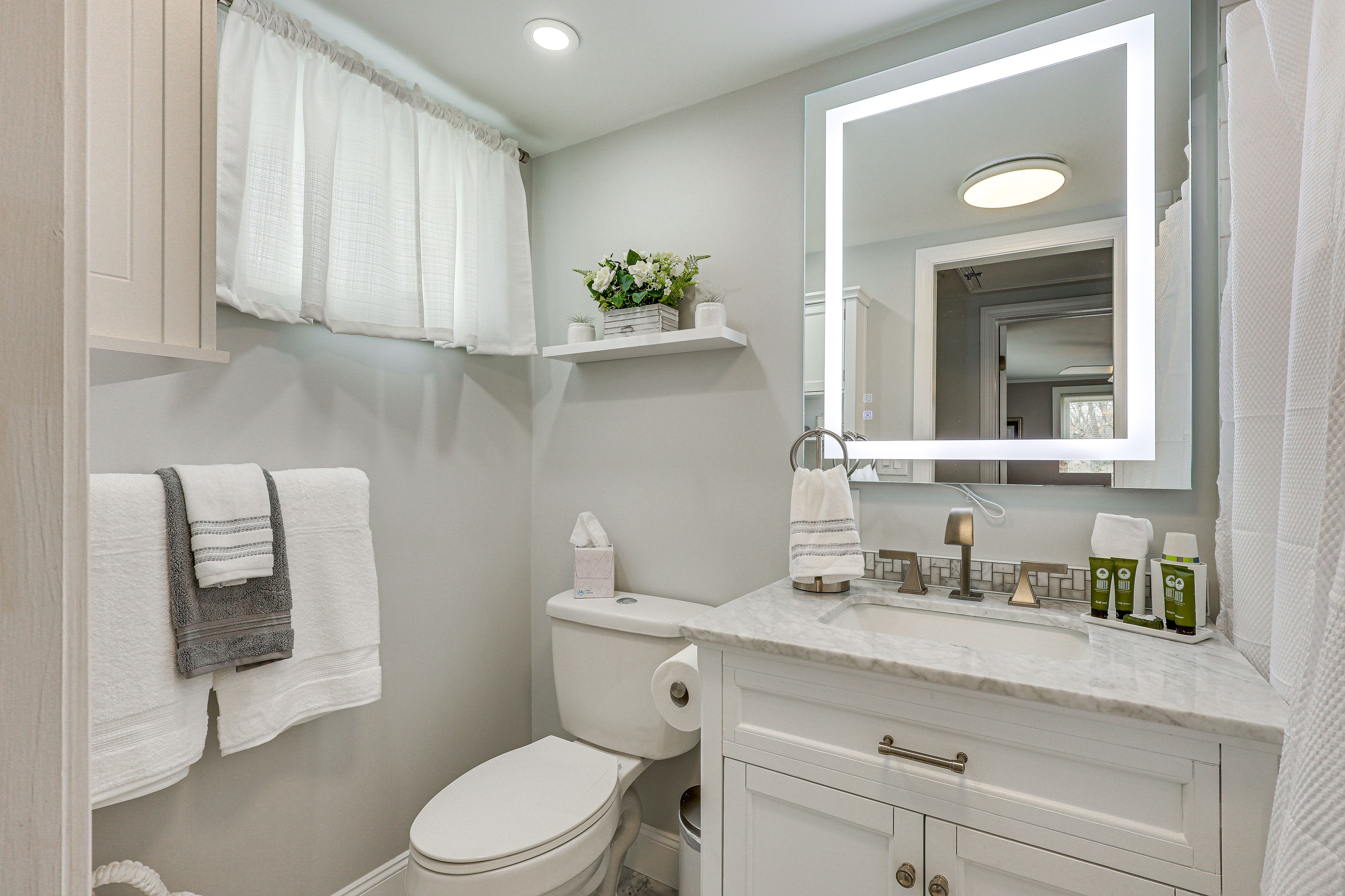 Bathroom | Complimentary Toiletries | Towels Provided