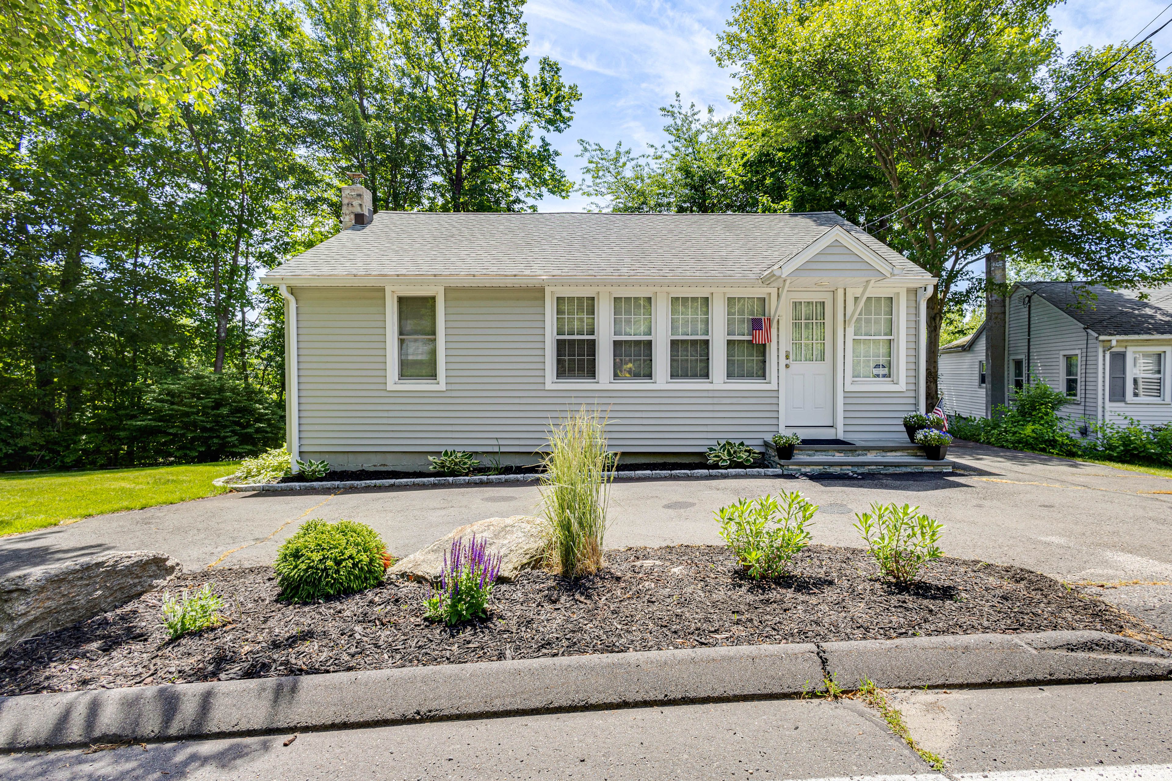 Exterior | Driveway (4 Vehicles) | Keyless Entry
