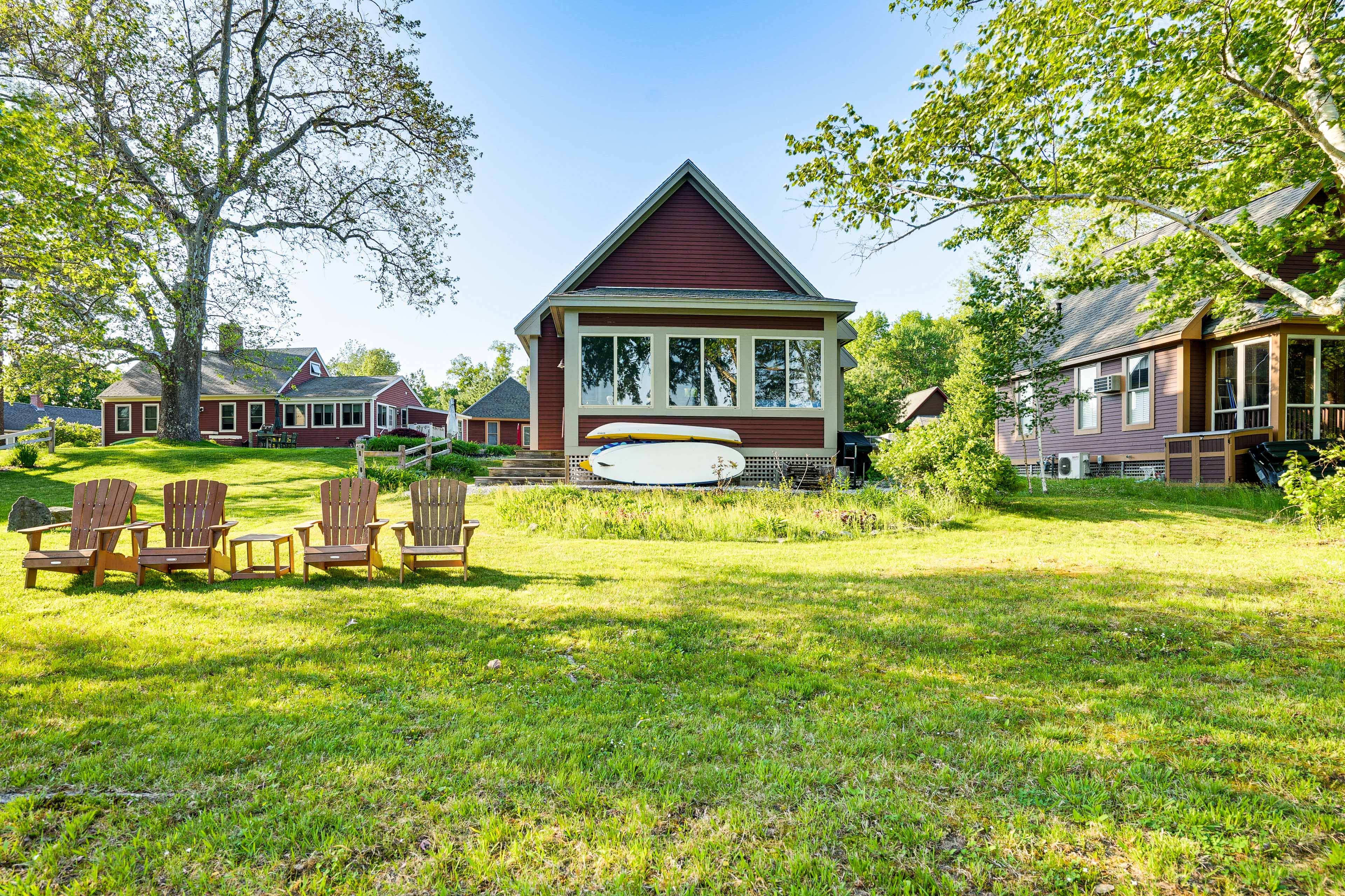 Backyard | Outdoor Seating | Kayaks & Paddleboards | Fire Pit