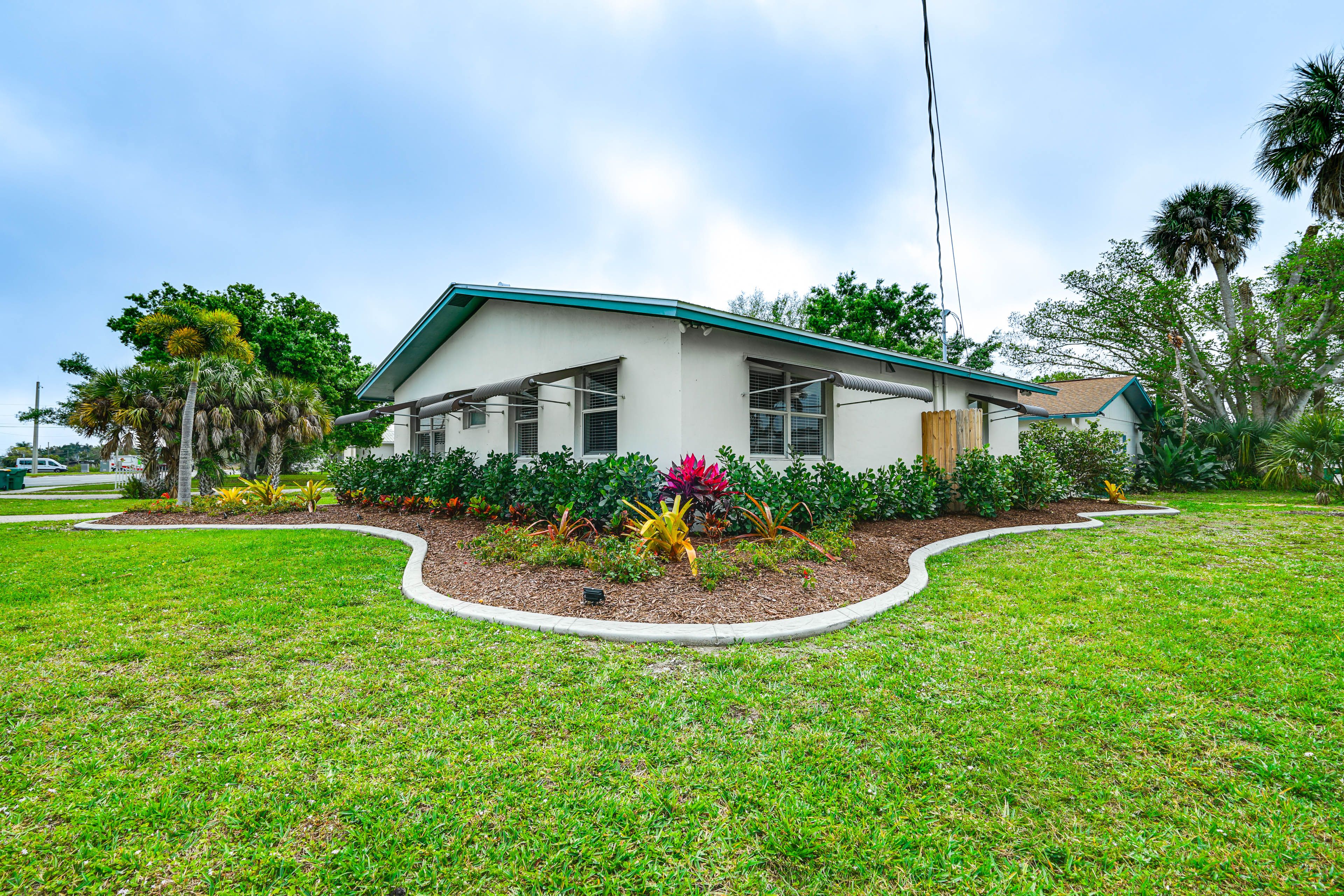 Driveway (4 Vehicles) | RV/Trailer Parking Allowed On-Site