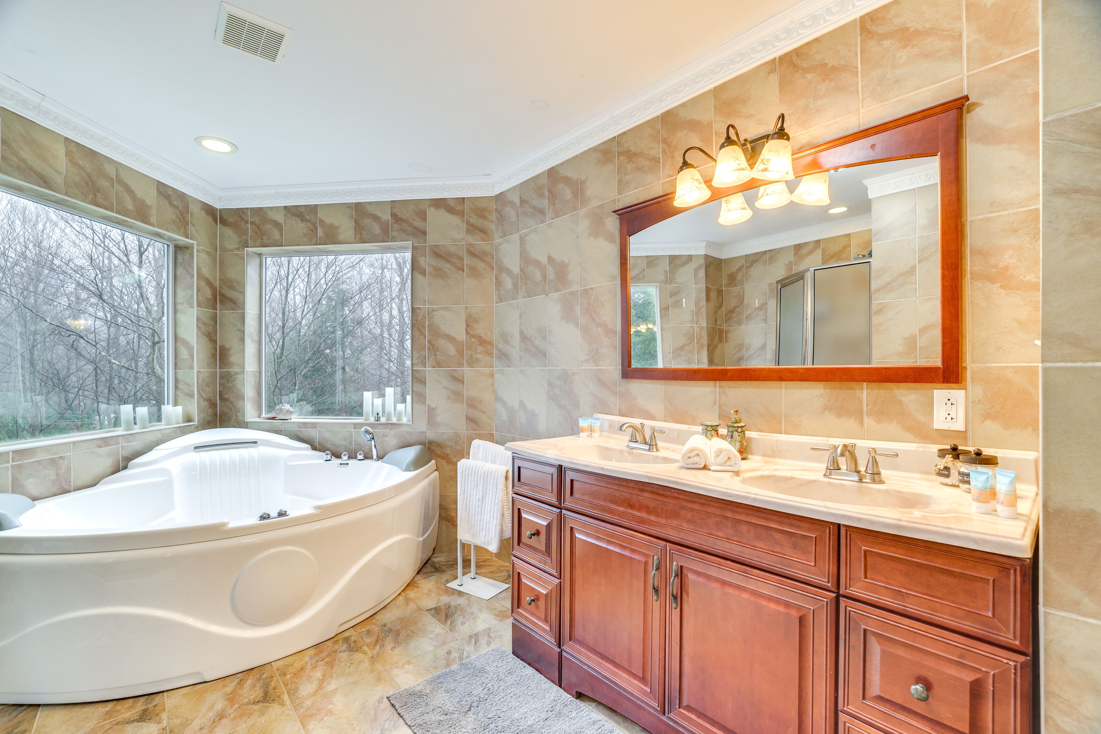 Full Bathroom | 2nd Floor | Soaking Tub | Walk-In Shower | Towels Provided