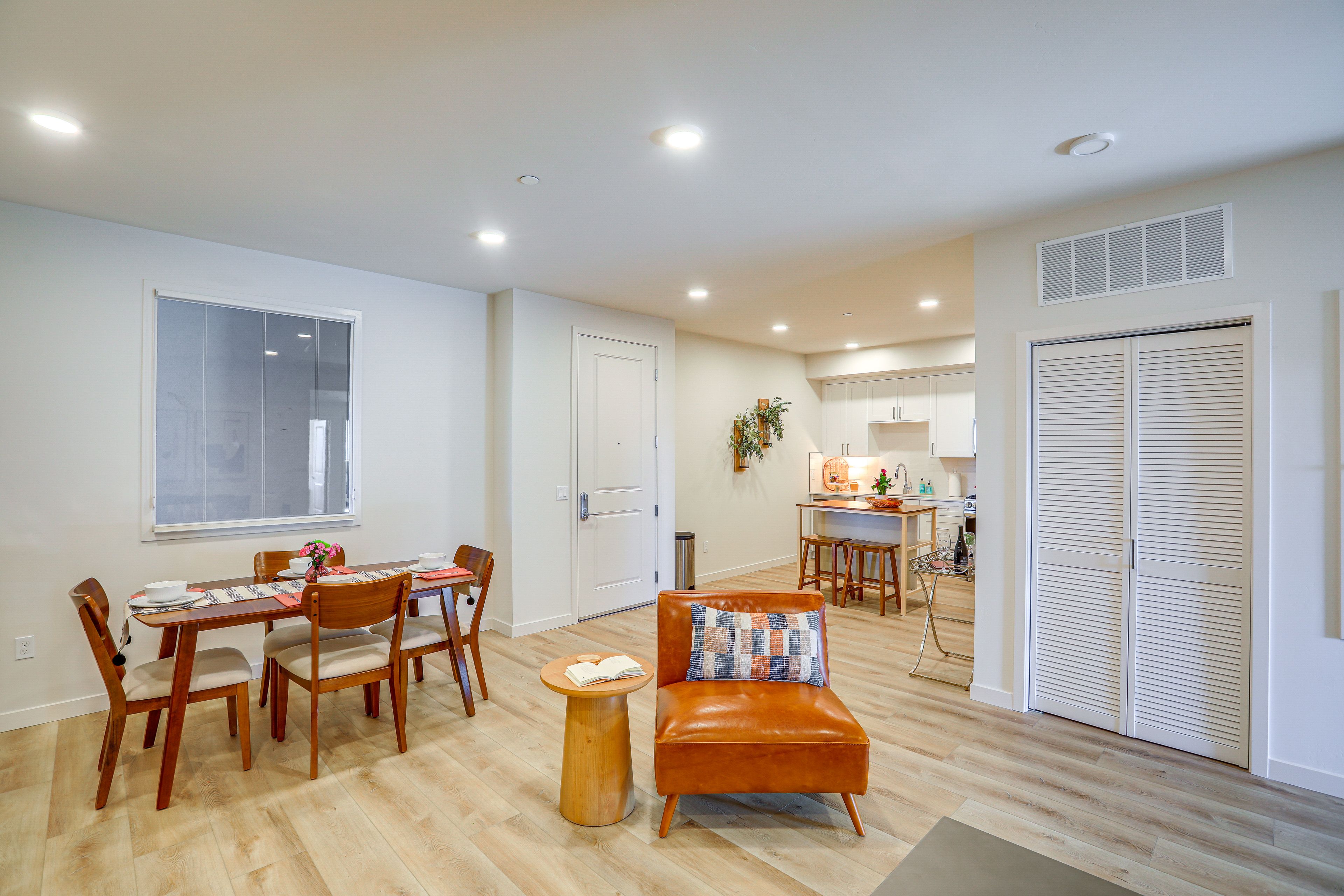 Dining Area | Dishware/Flatware