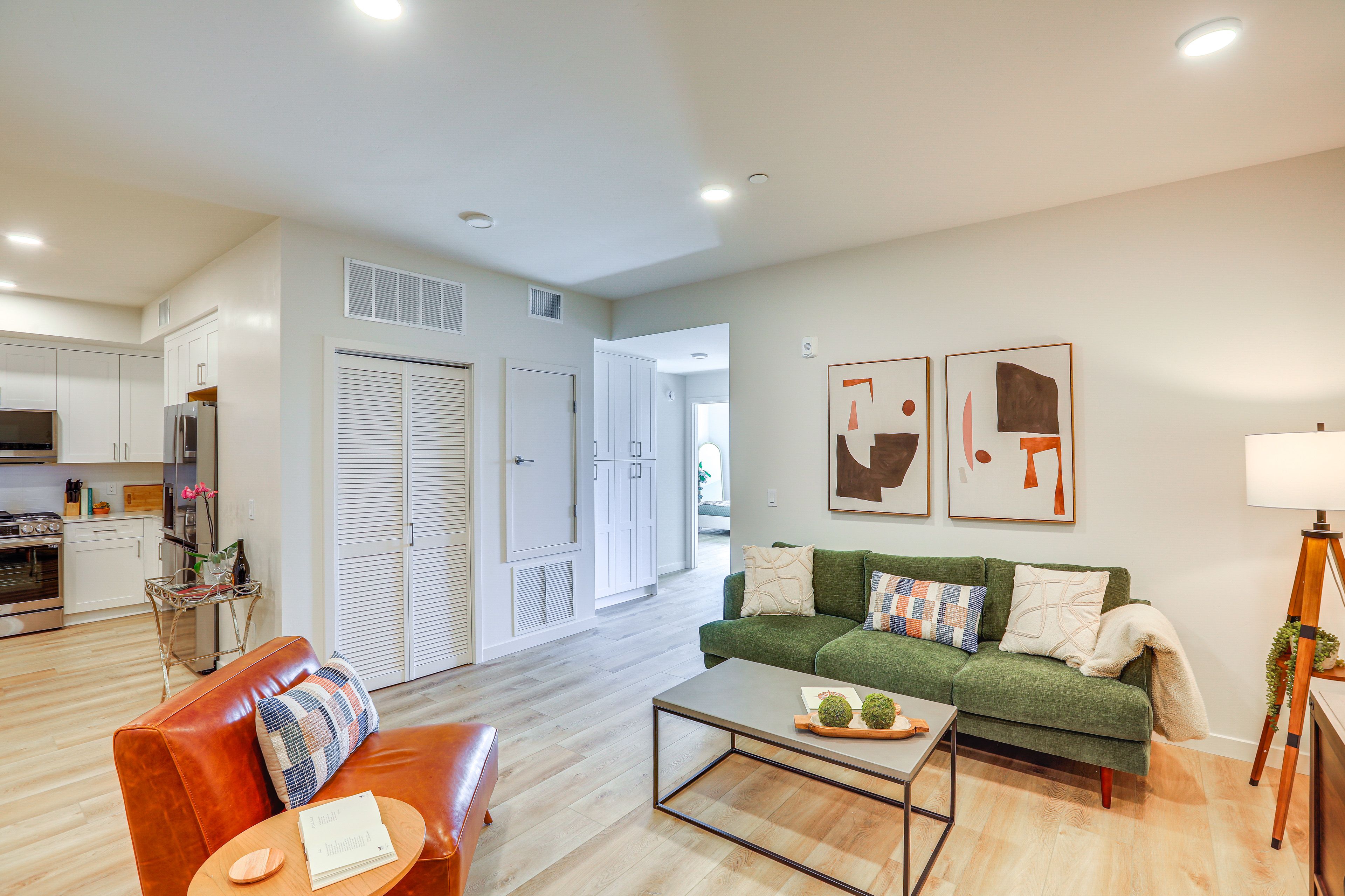 Living Area | Smart TV