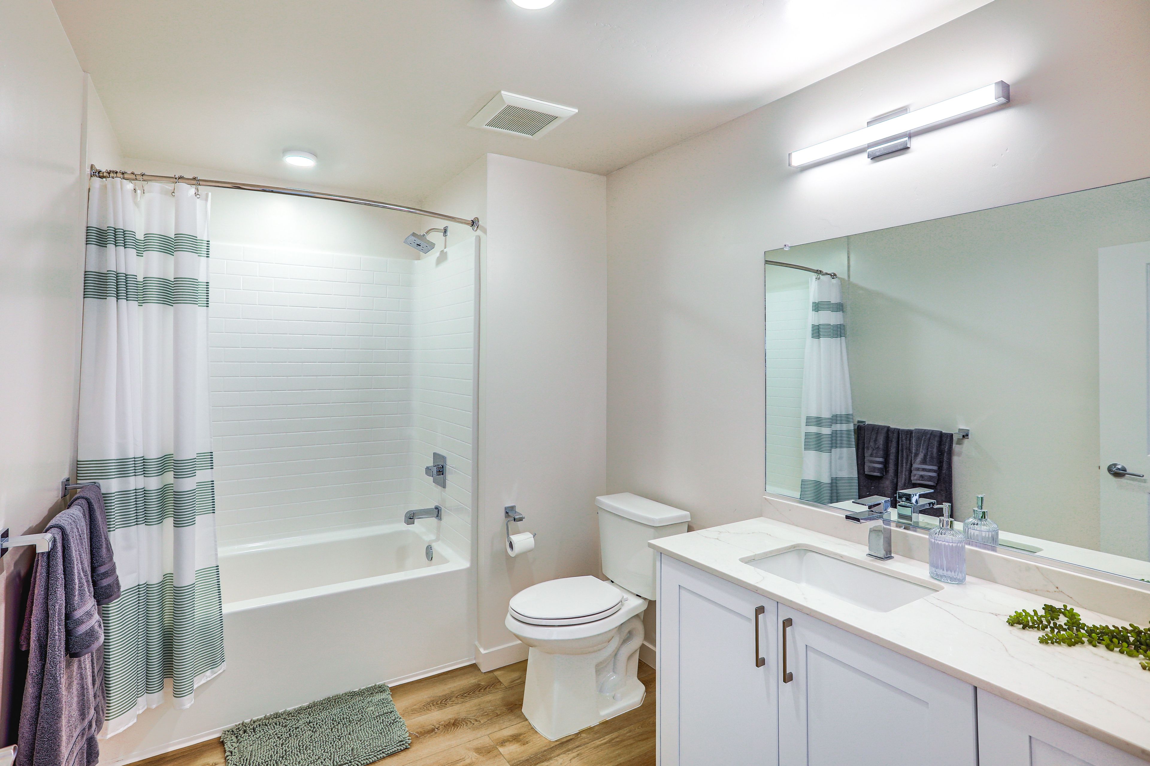 Full Bathroom | Complimentary Toiletries