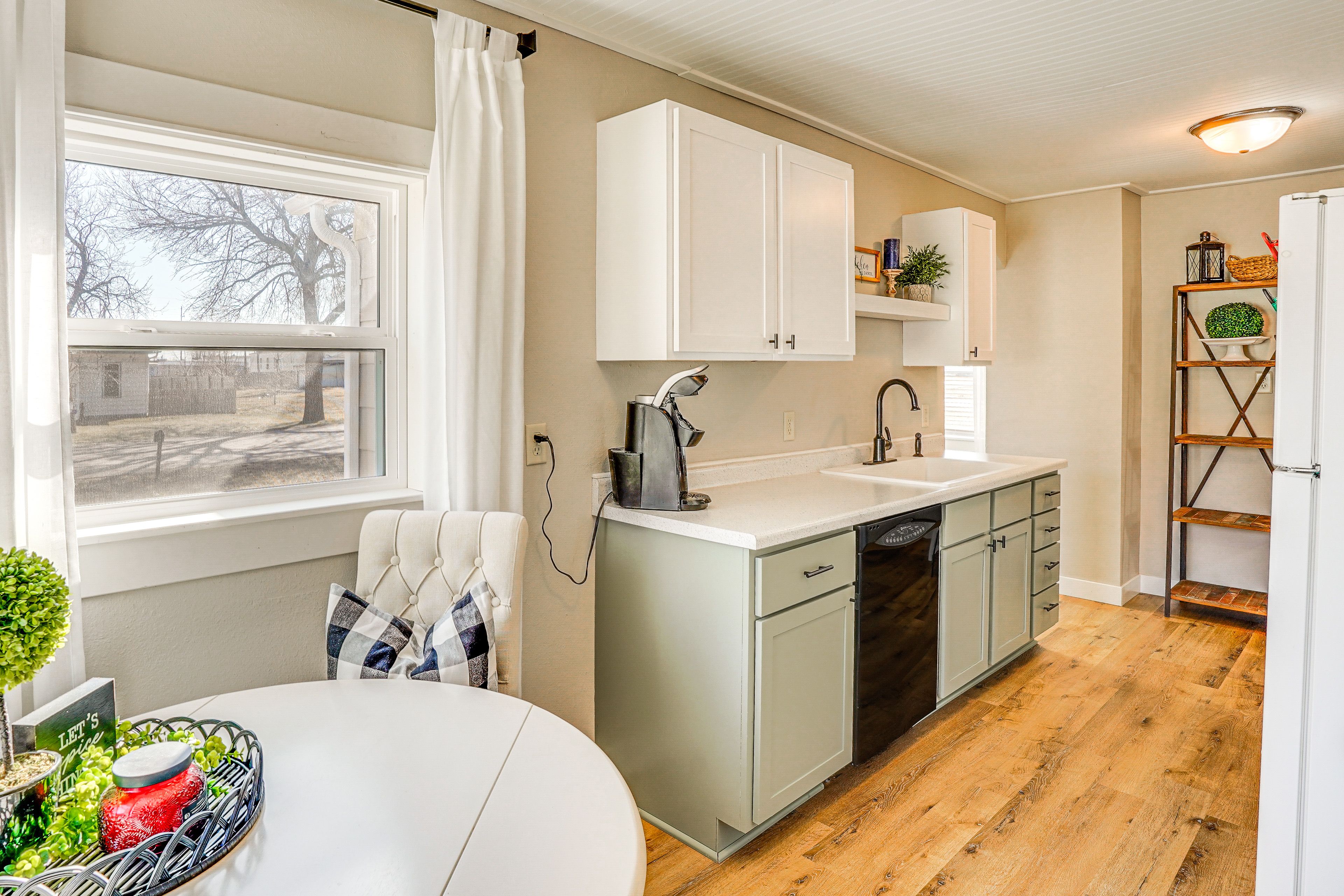Dining Area | Dishware & Flatware Provided | Main Level