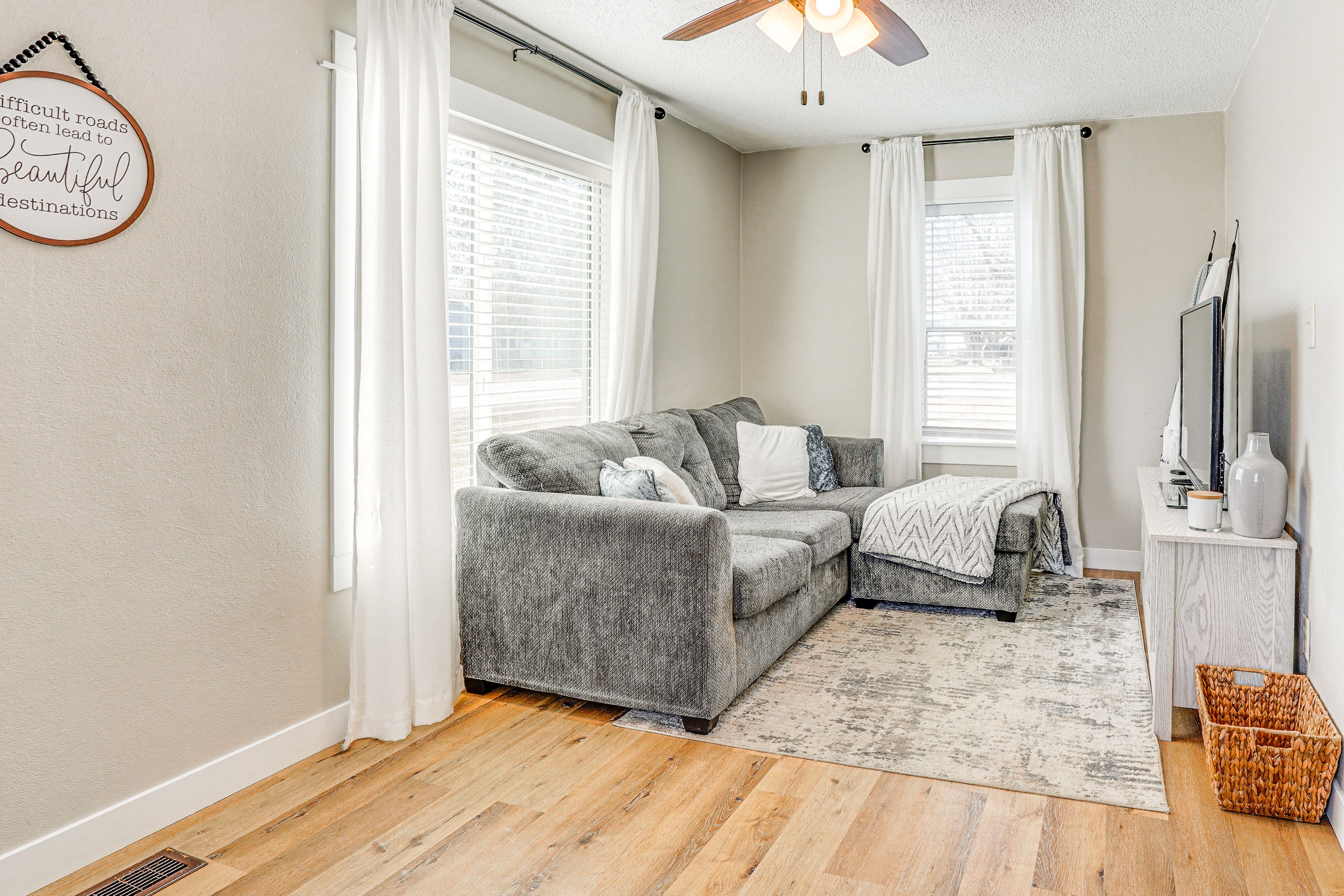 Living Room | TV w/ Cable | Central Heating | Main Level