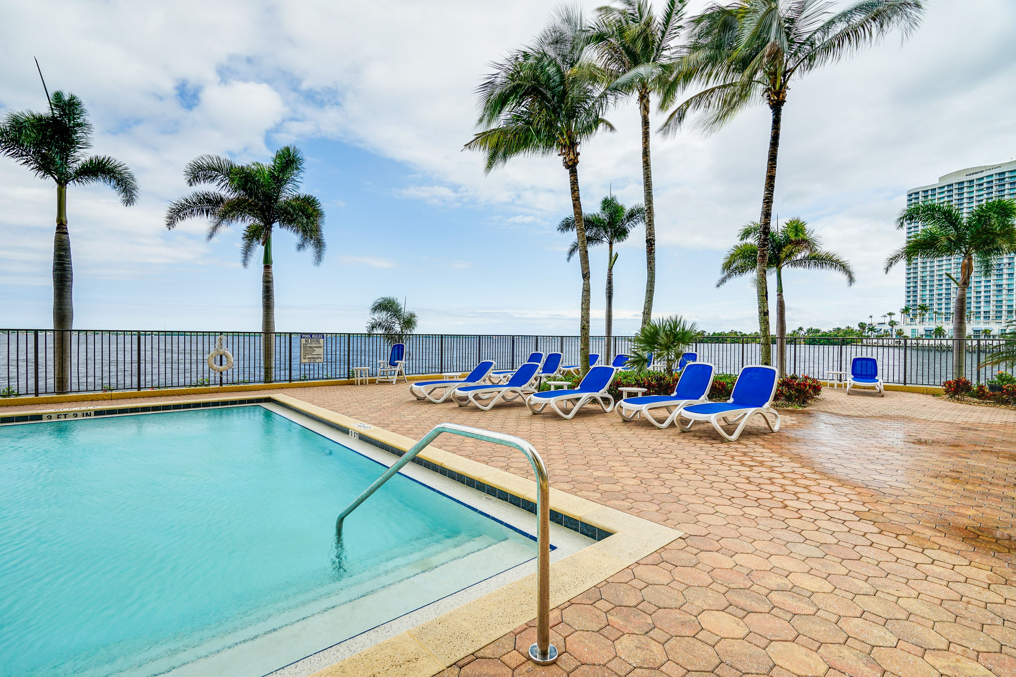 Community Outdoor Pool & Hot Tub