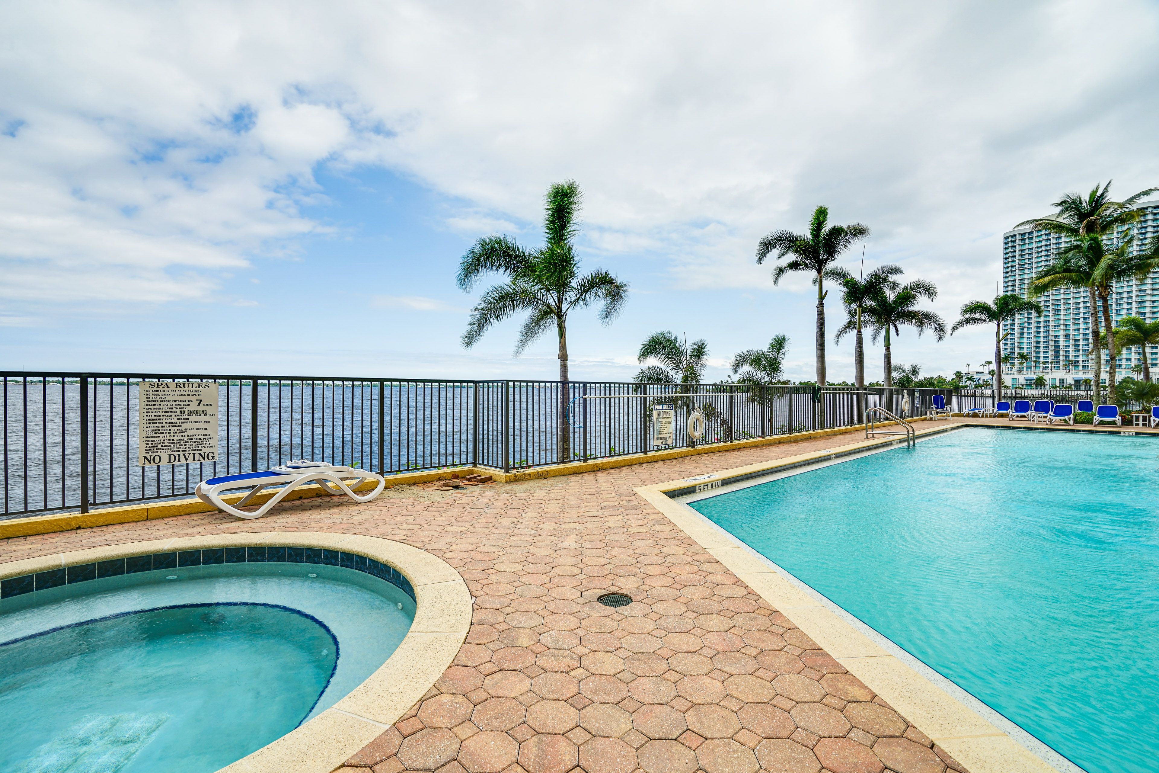 Community Outdoor Pool & Hot Tub