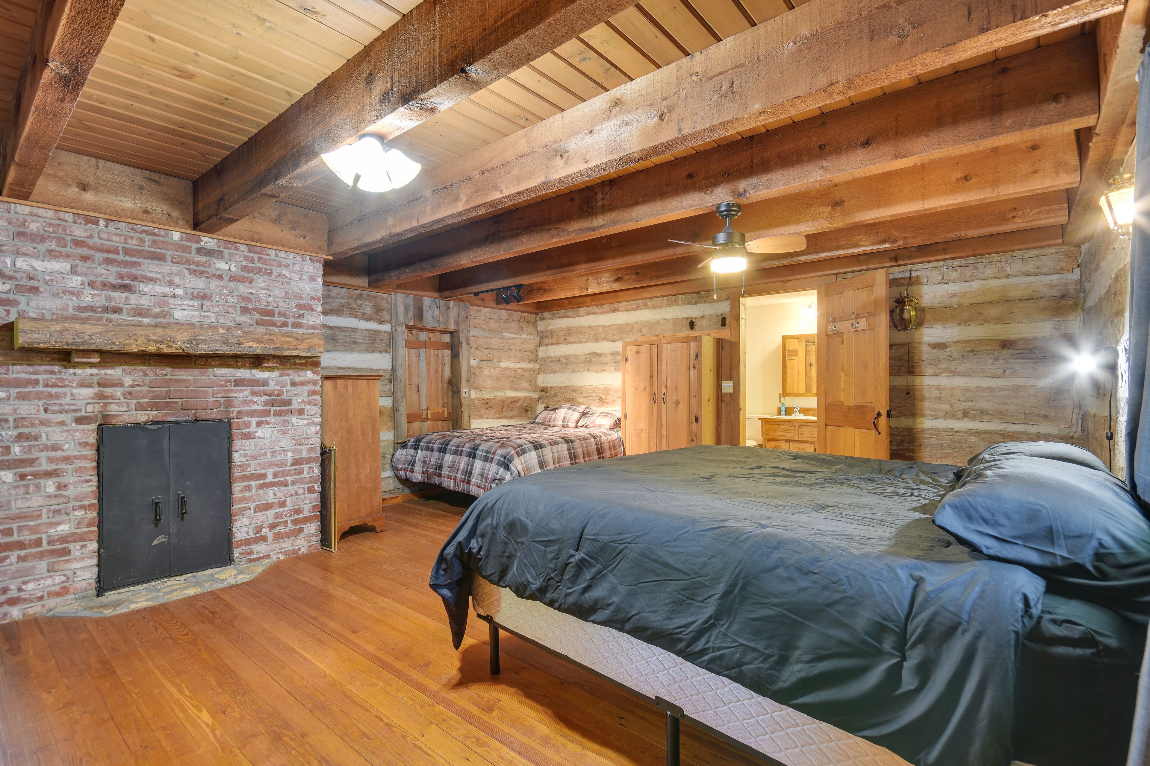 Bedroom 1 | Queen Bed | King Bed | En-Suite Bathroom | 2nd Floor