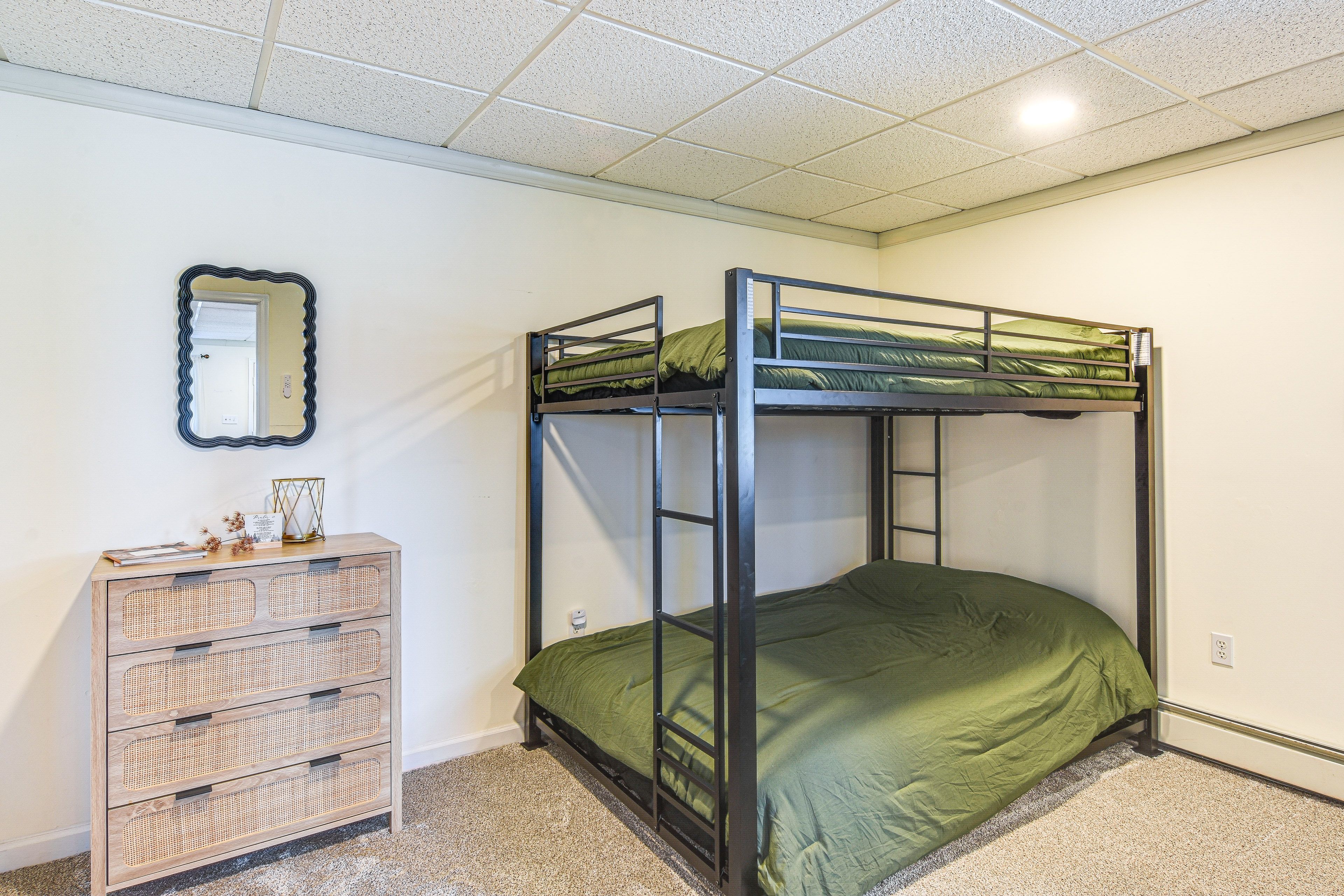 Bedroom 4 | 2 Full Bunk Beds | Basement | Hangers