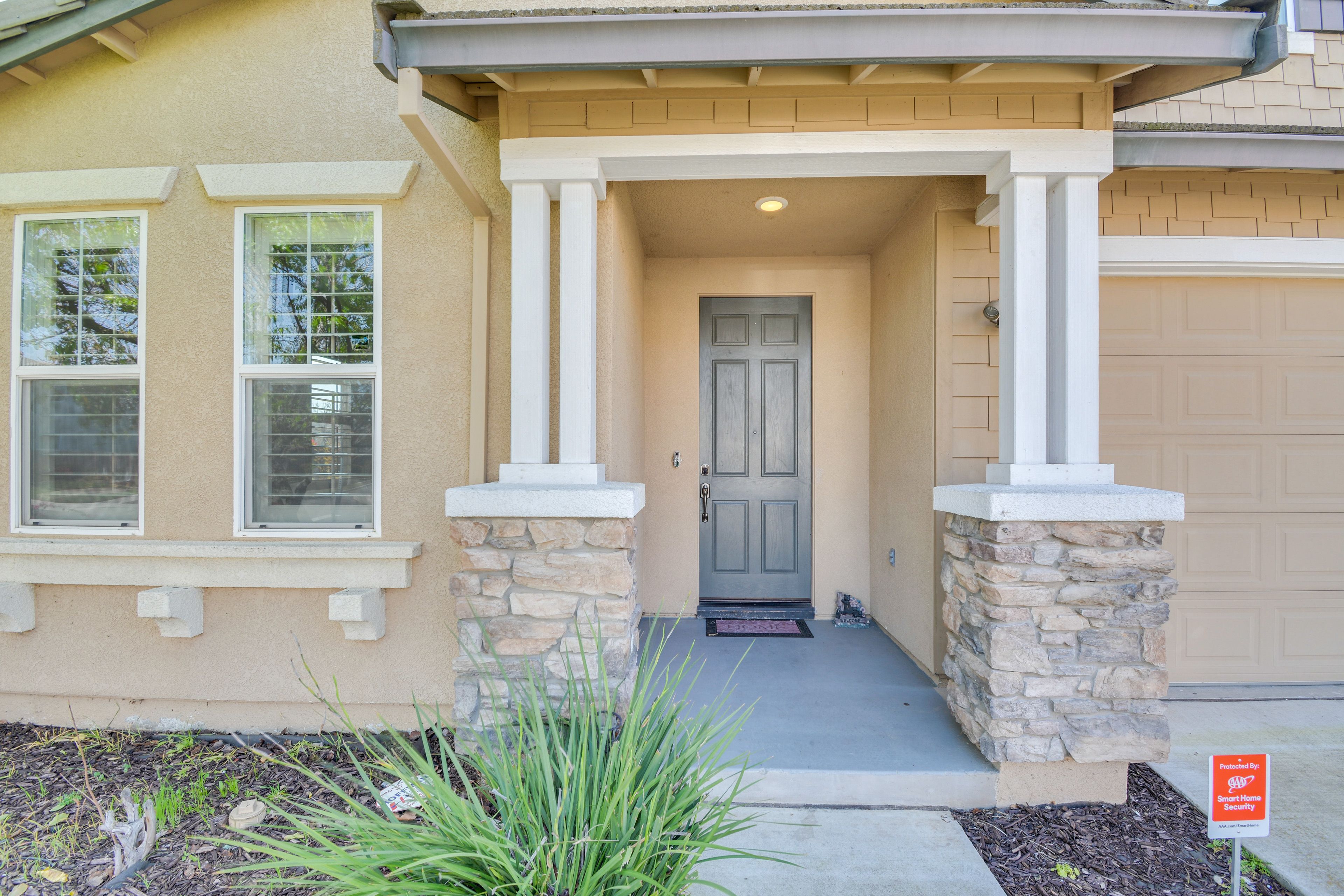 Property Exterior | Driveway (3 Vehicles) | Garage Not Available