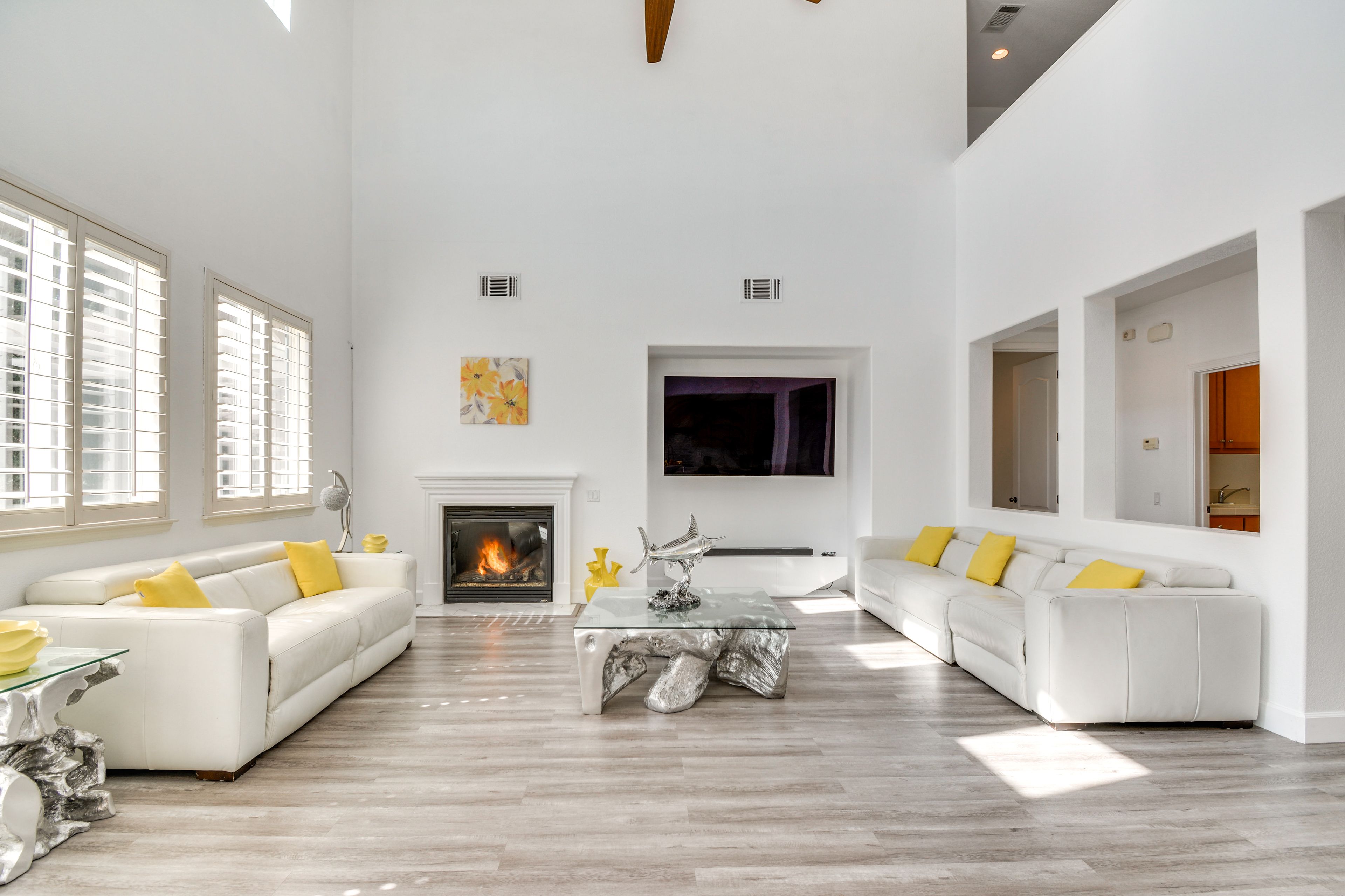 Living Room | 1st Floor | Smart TV | Free WiFi | Central A/C & Heating