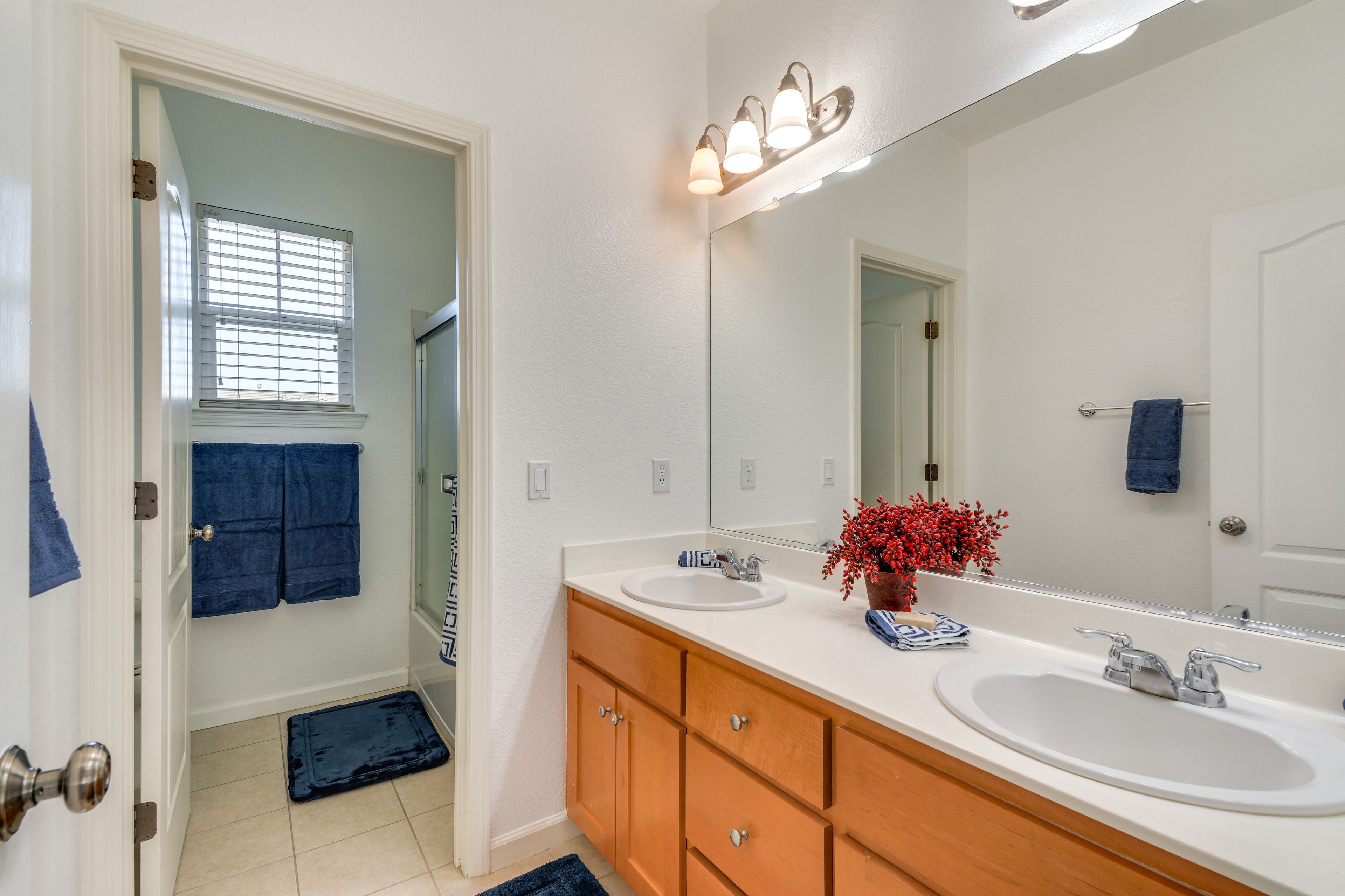 Full Bathroom | 2nd Floor