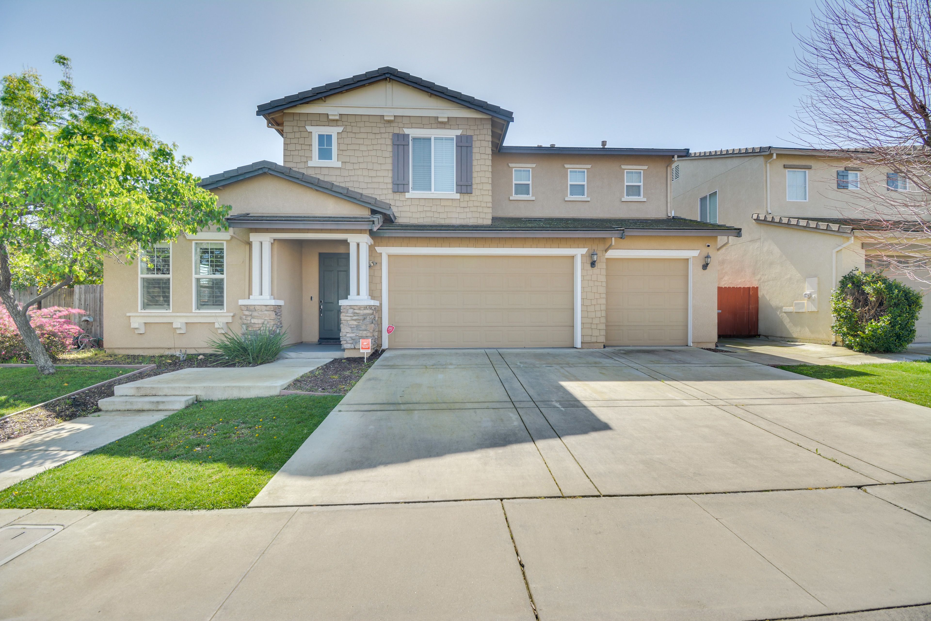 Merced Vacation Rental | 4BR | 2.5BA | 3,282 Sq Ft | 3 Steps to Enter