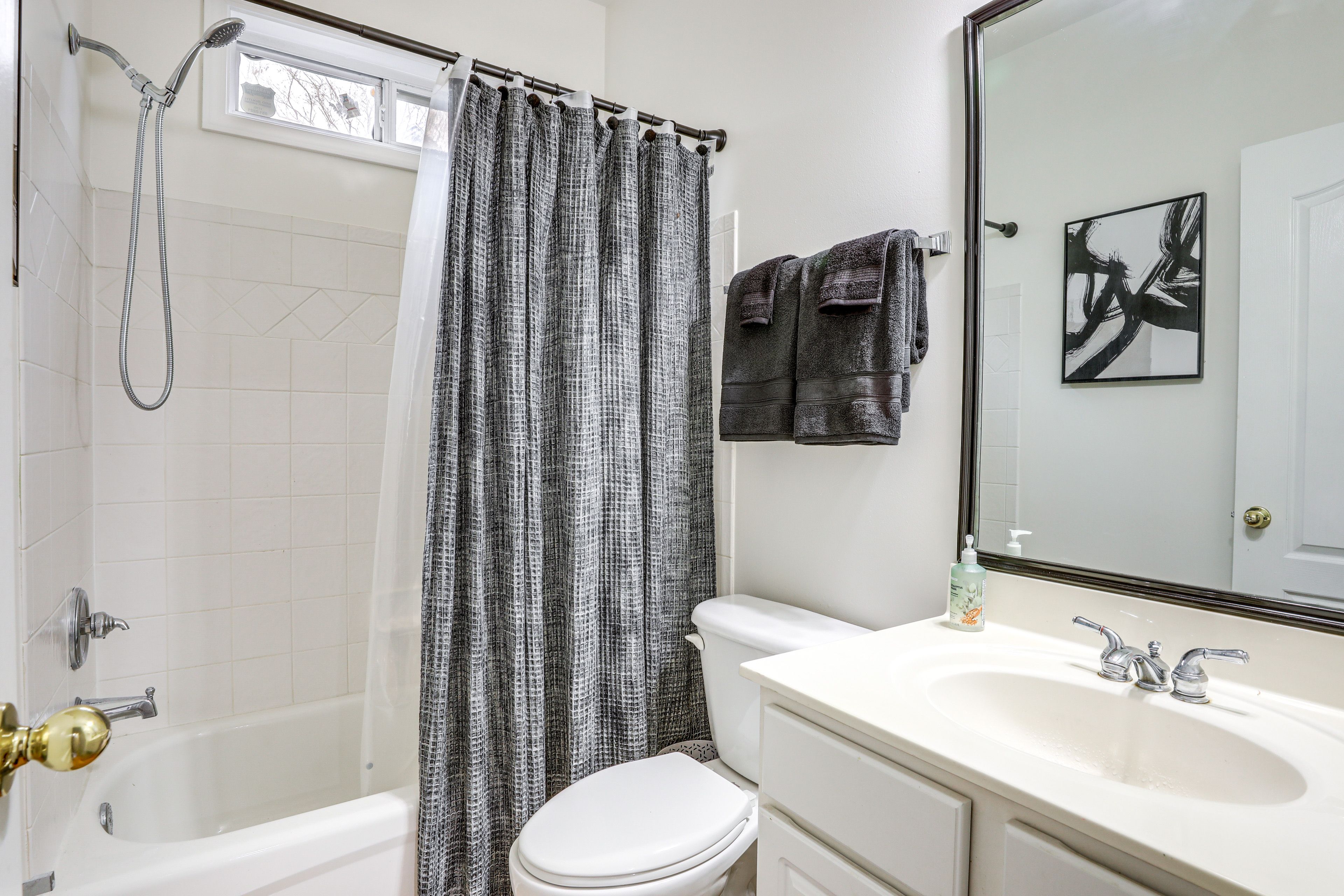 Full Bathroom | 1st Floor