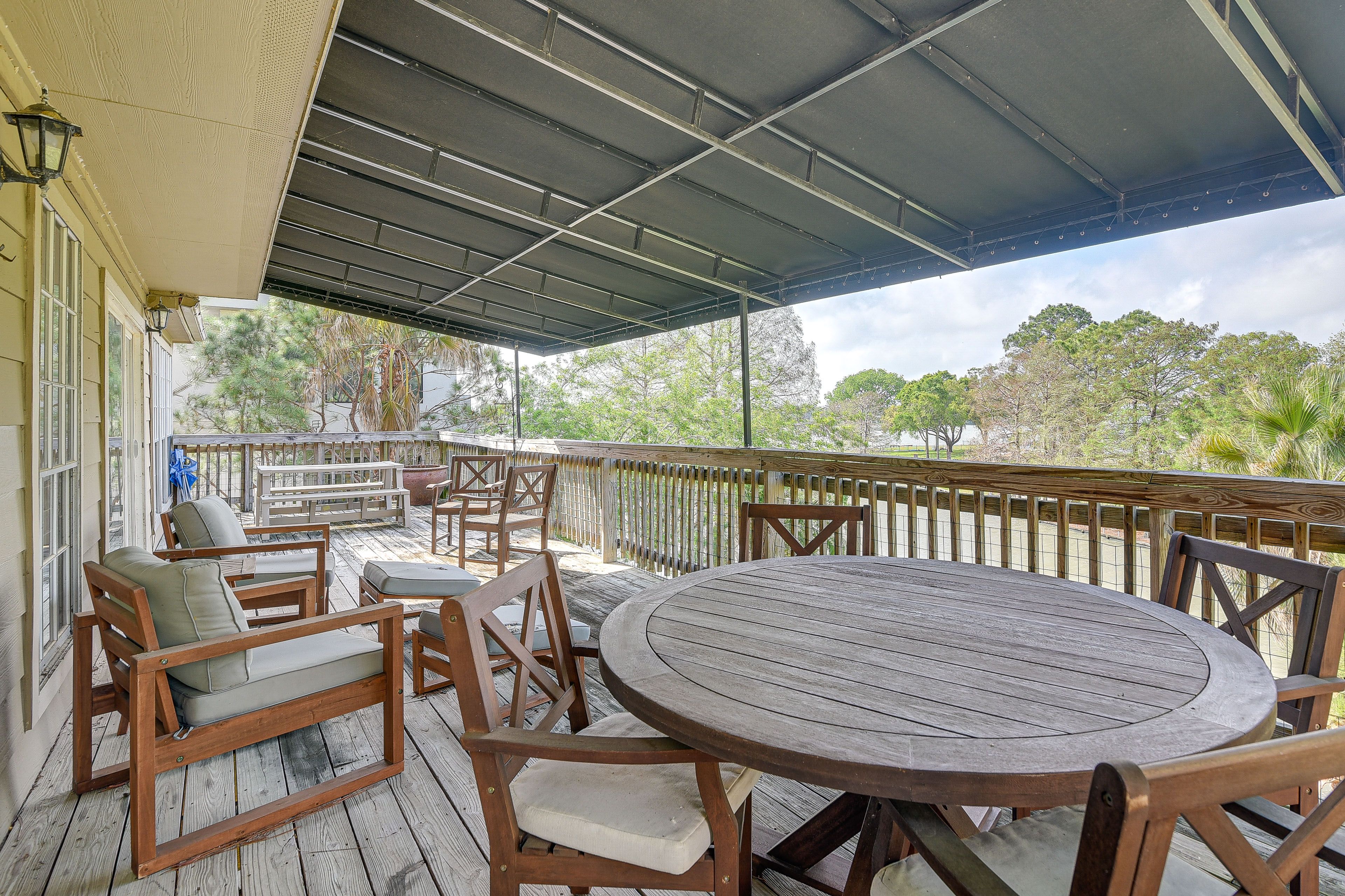 Deck | Outdoor Dining Area
