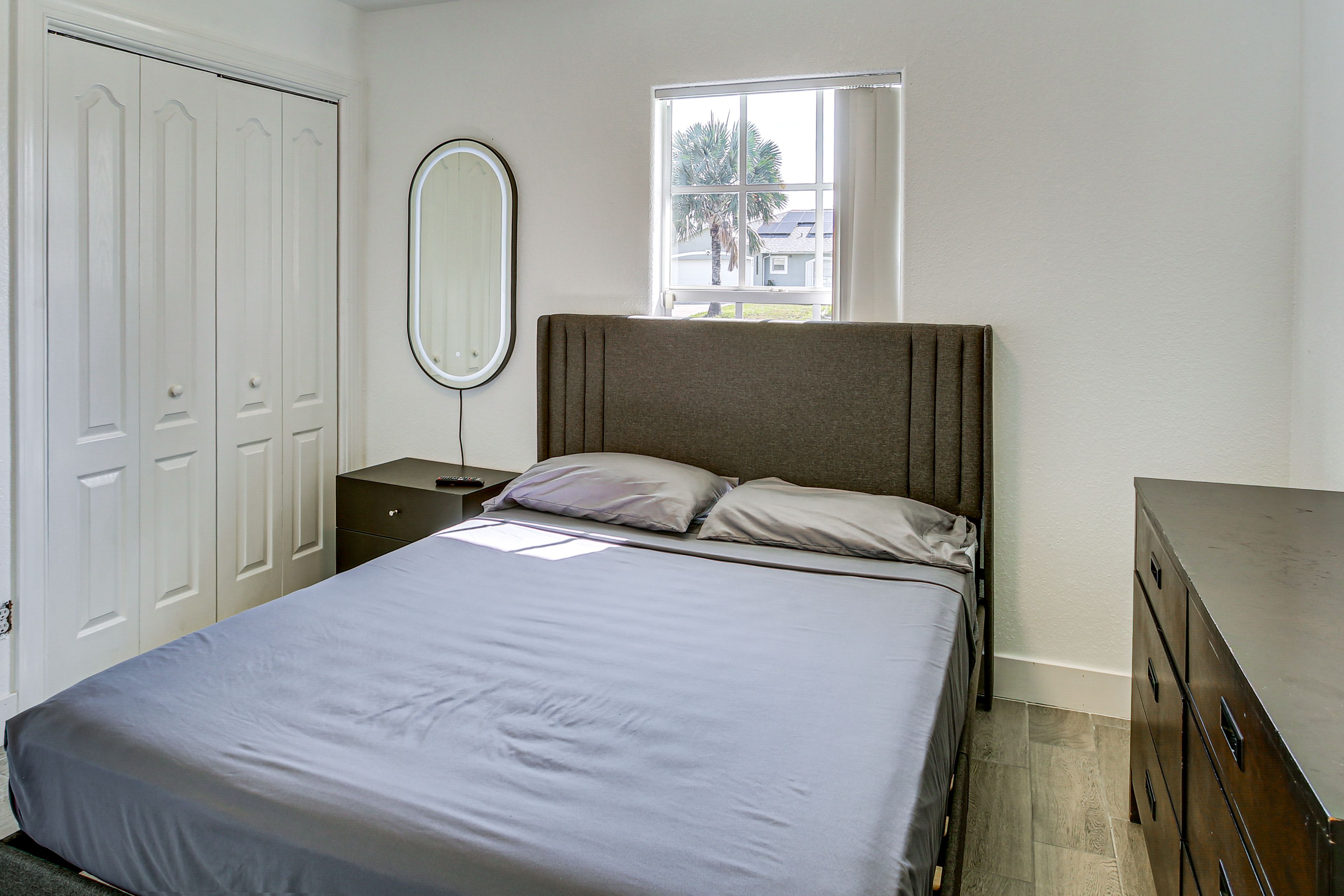 Bedroom 3 | Queen Bed