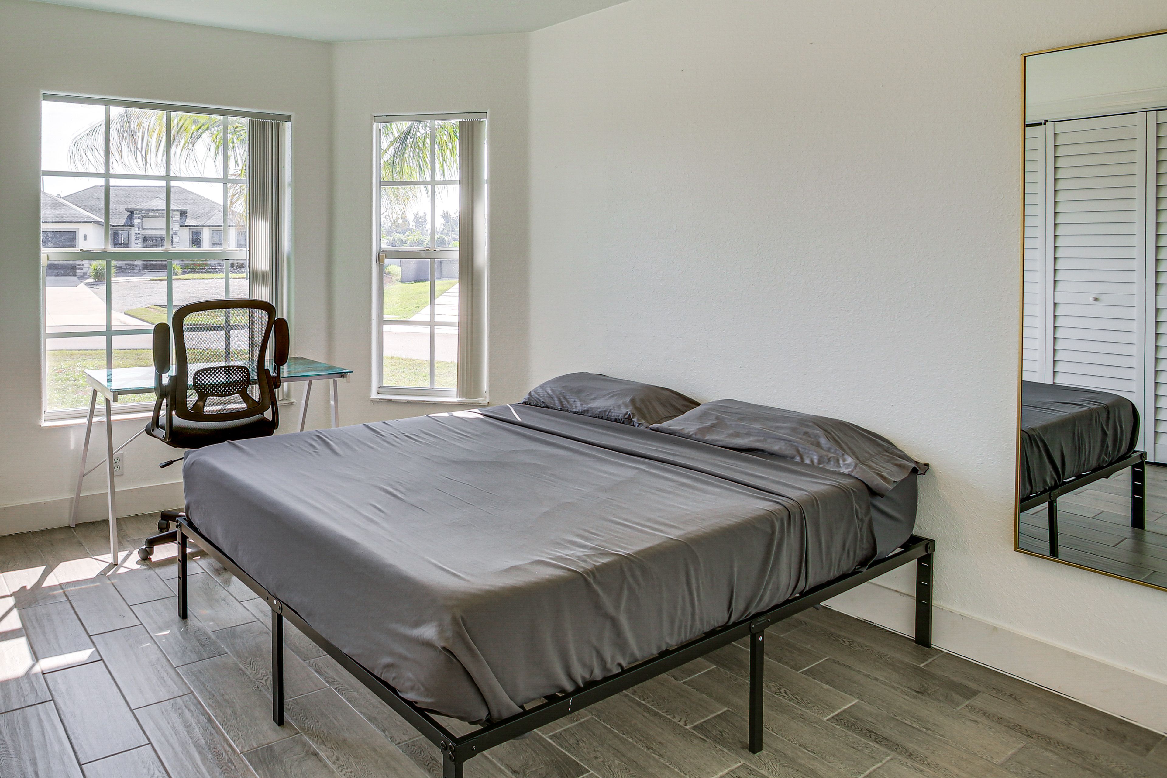 Bedroom 1 | Queen Bed