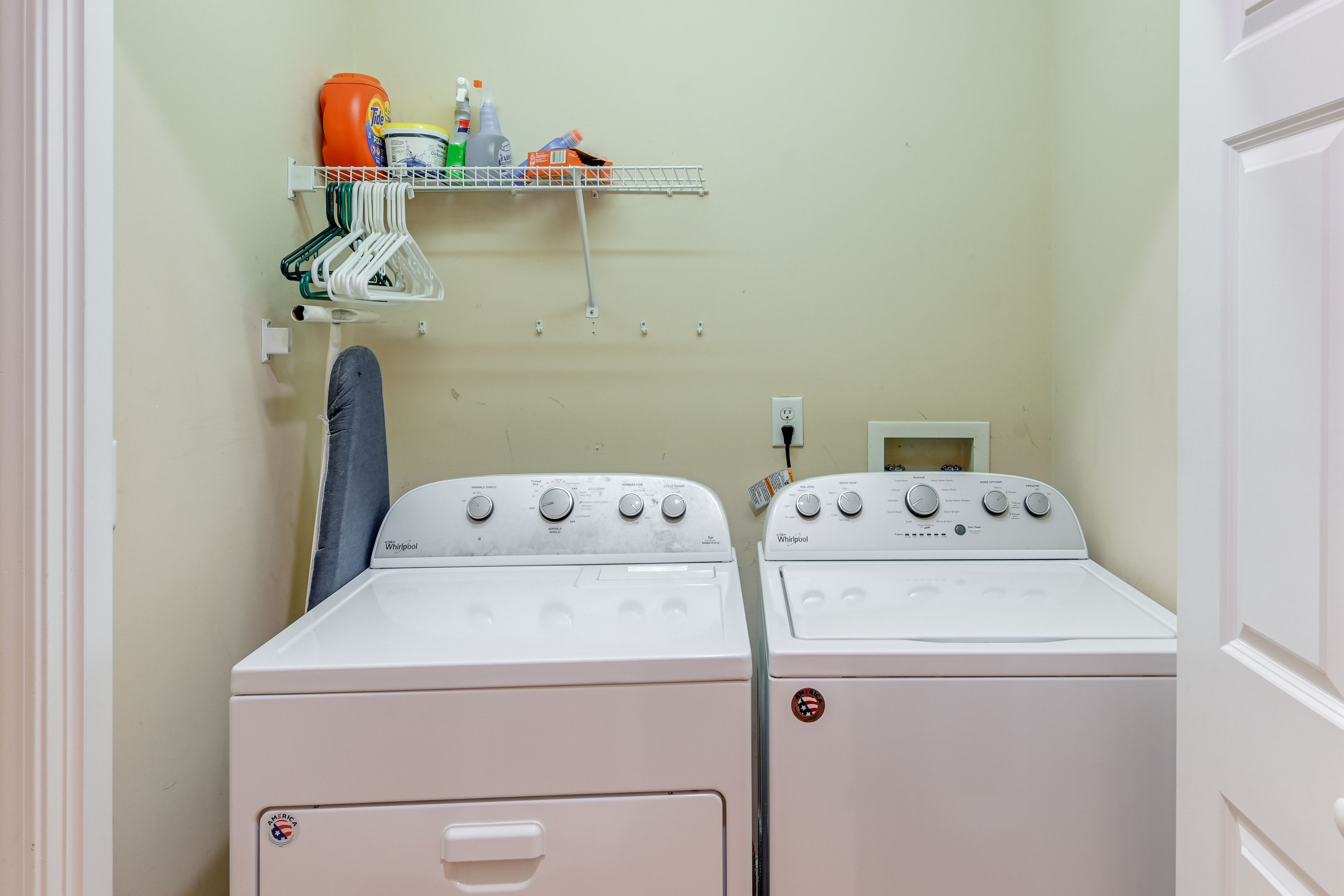 Washer/Dryer (Detergent Provided)