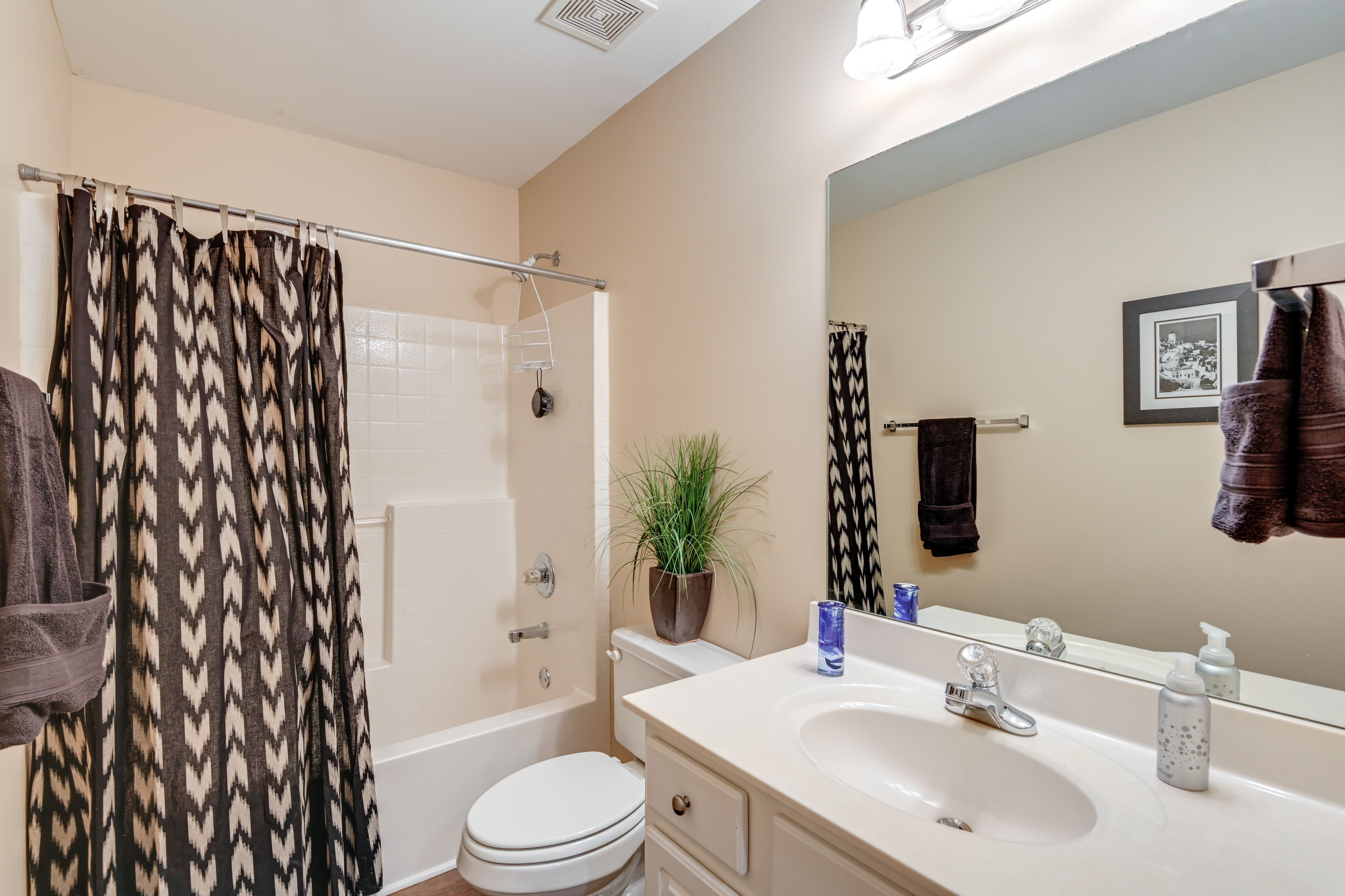 En-Suite Bathroom | Towels Provided