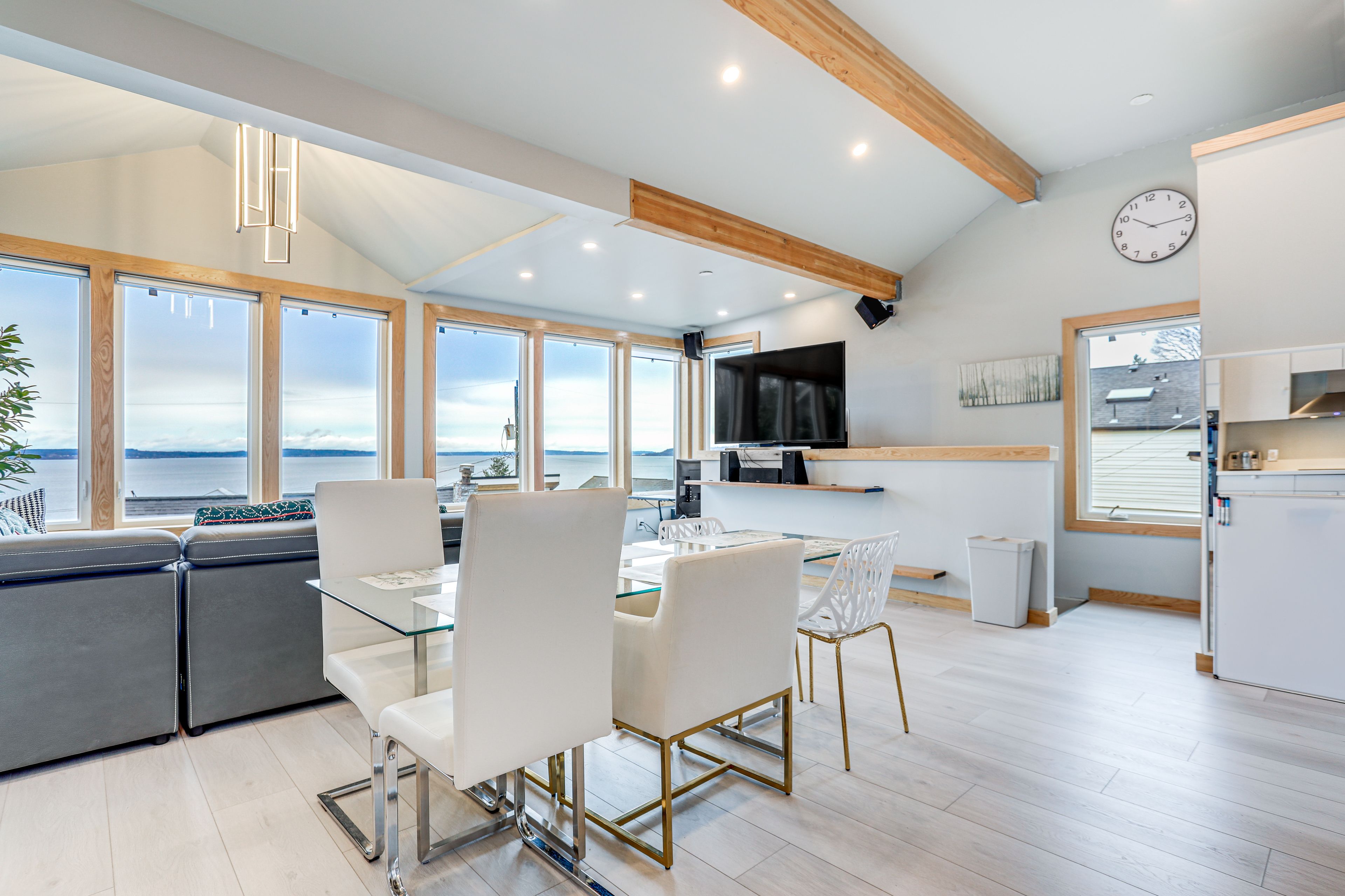 Dining Area | Dishware & Flatware Provided | Main Floor
