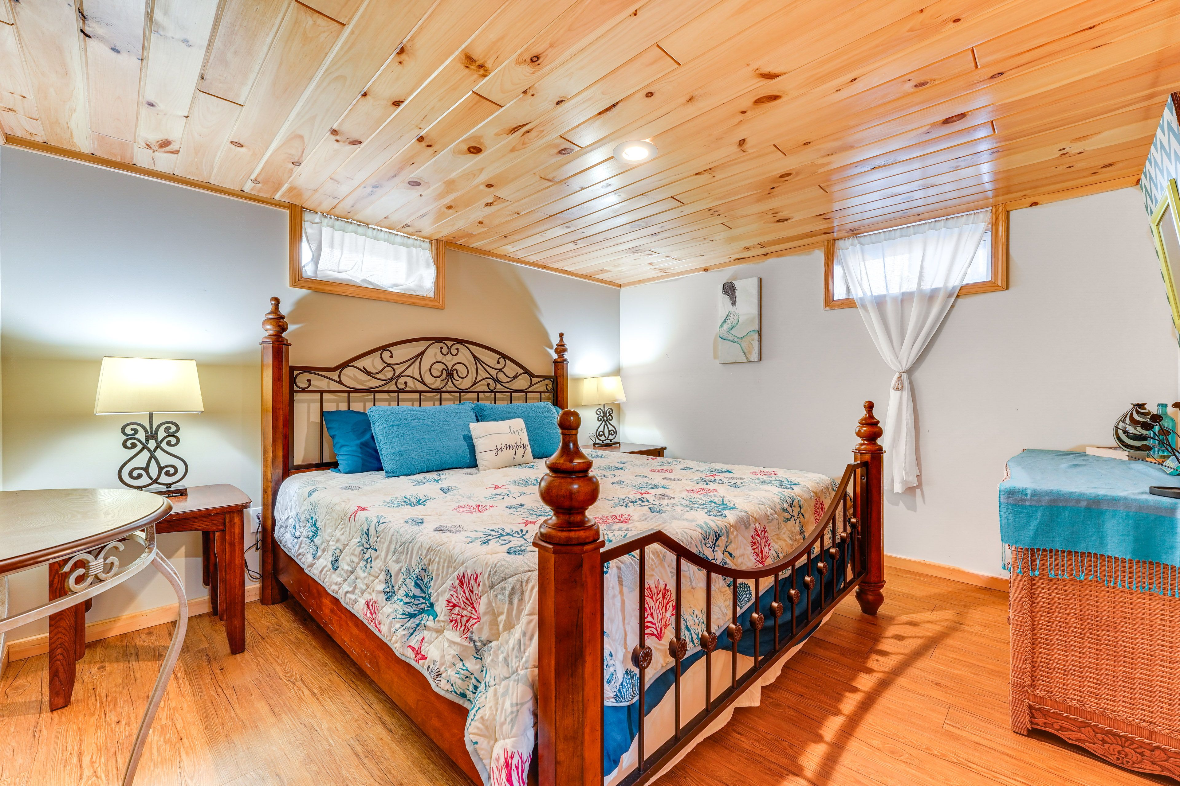 Bedroom 2 | King Bed