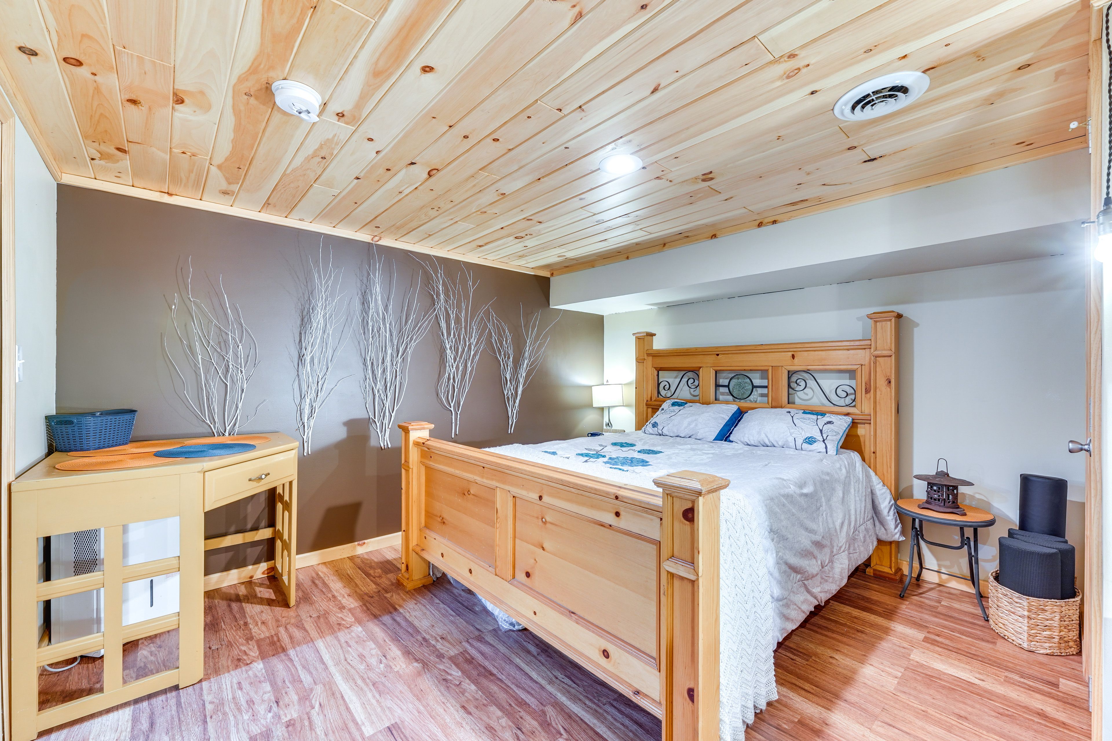 Bedroom 1 | Queen Bed | Linens Provided