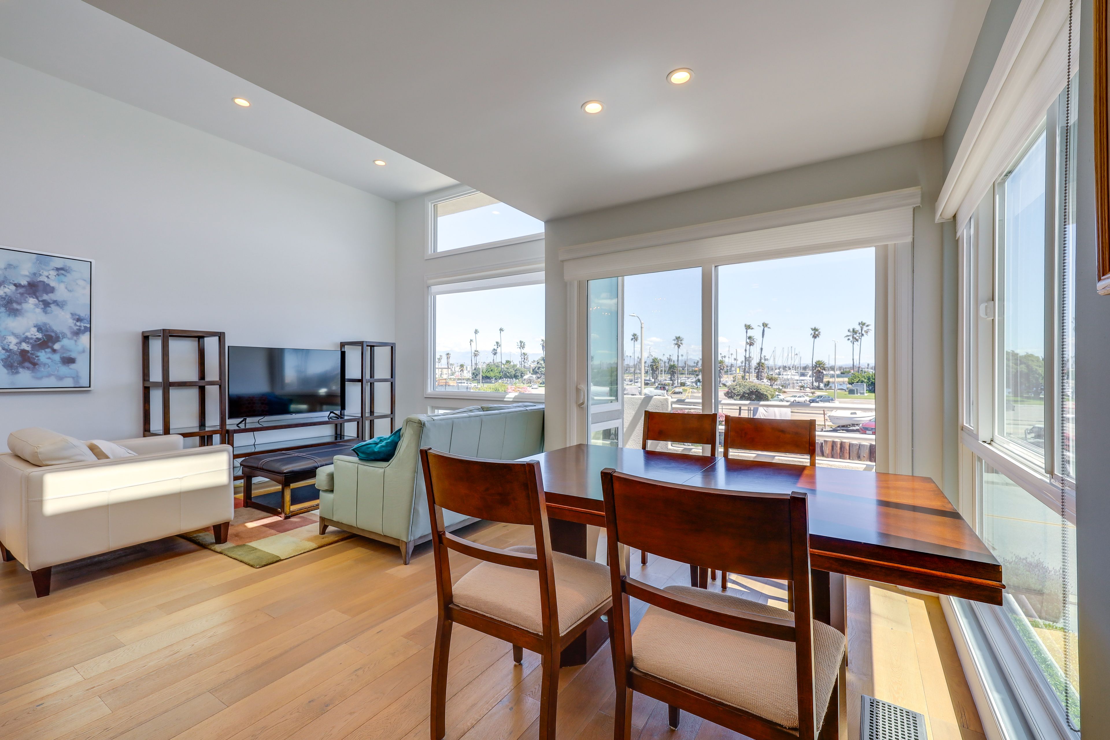 Dining Area | Dishware/Flatware Provided | 2nd Floor