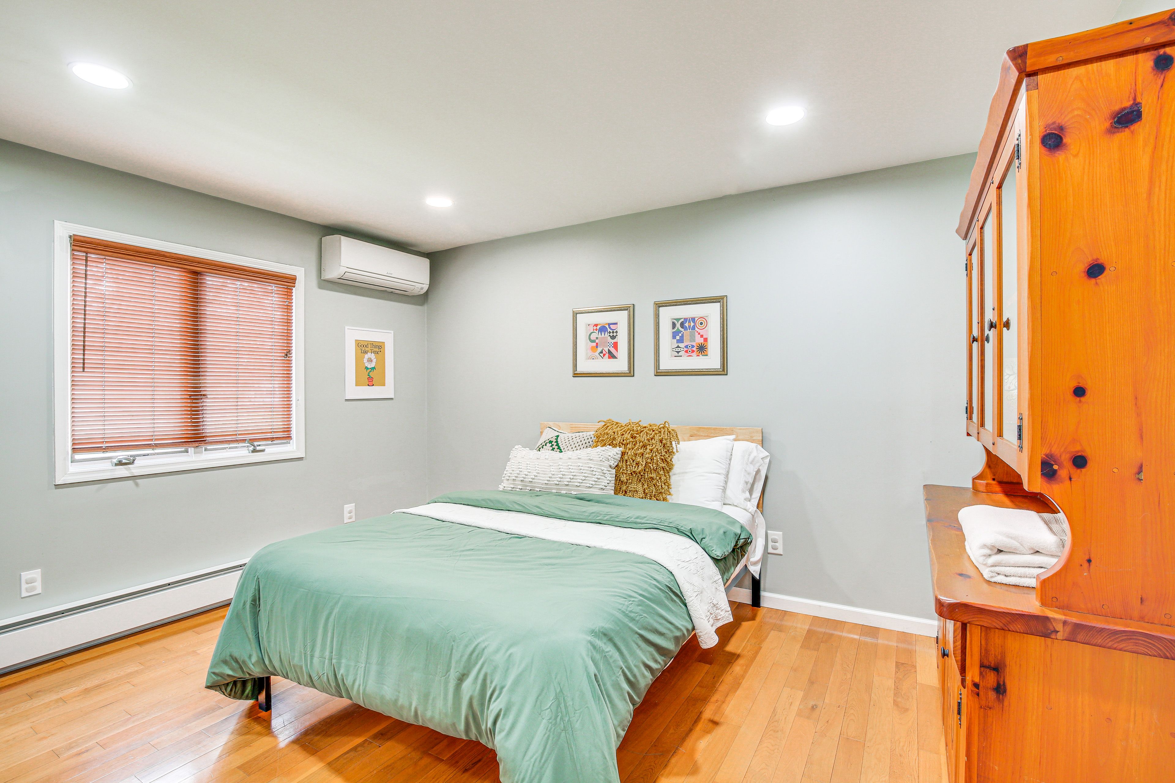 Bedroom 2 | Main Level | Queen Bed | Linens Provided